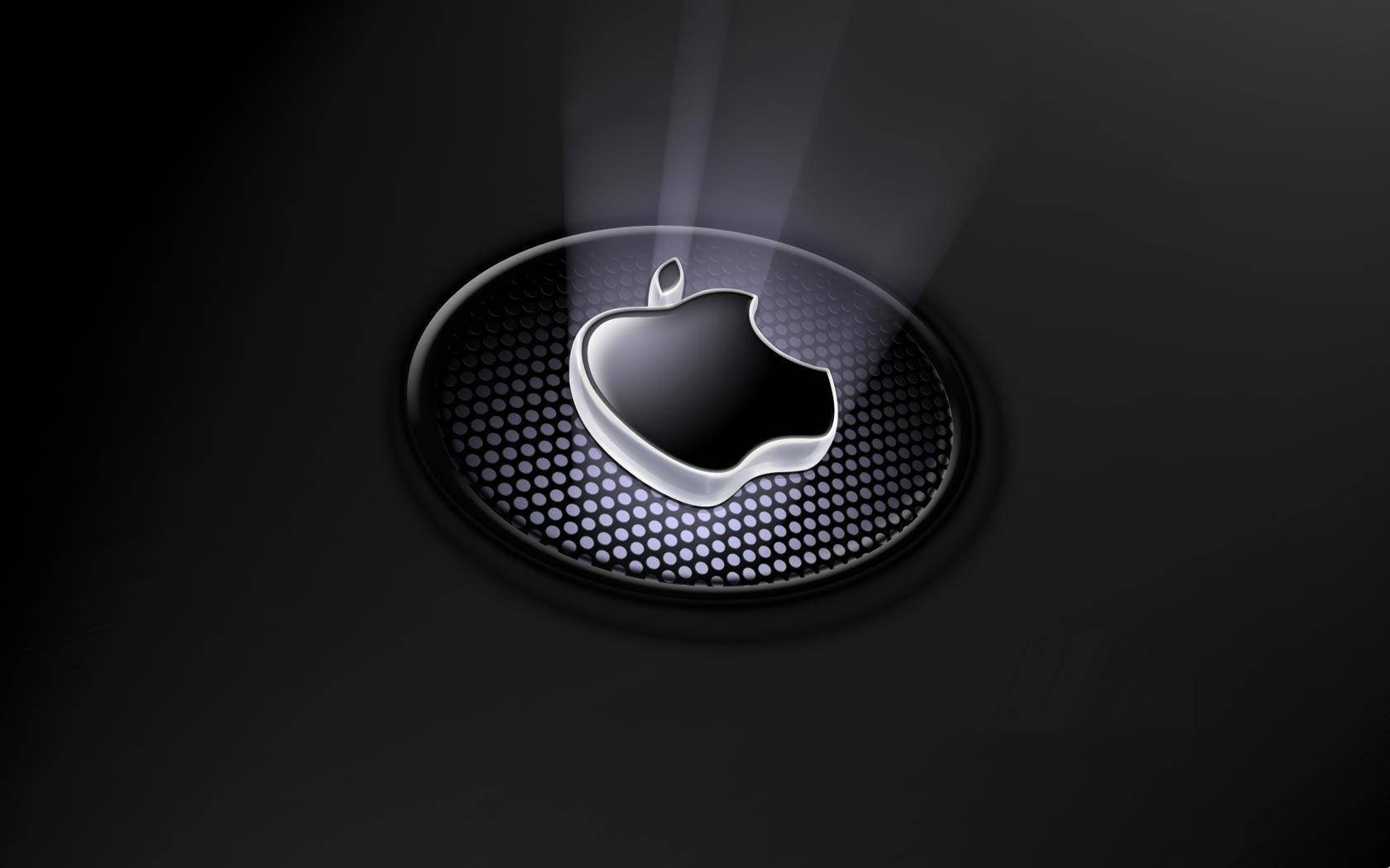 4K 桌布 壁紙 — 一個時尚的銀色Apple標誌在黑暗穿孔背景上從中心散發出光線。