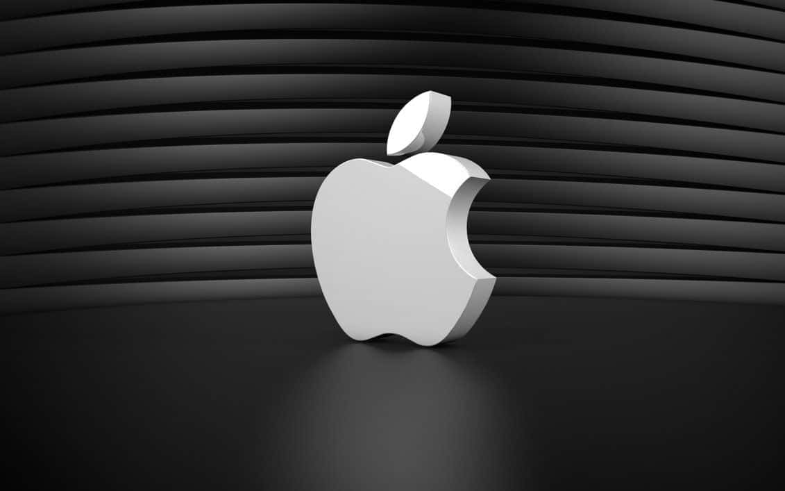 蘋果標誌 桌布 壁紙 — 一個時尚的銀色Apple標誌置中在深色表面上，背景是彎曲的黑色條紋牆。
