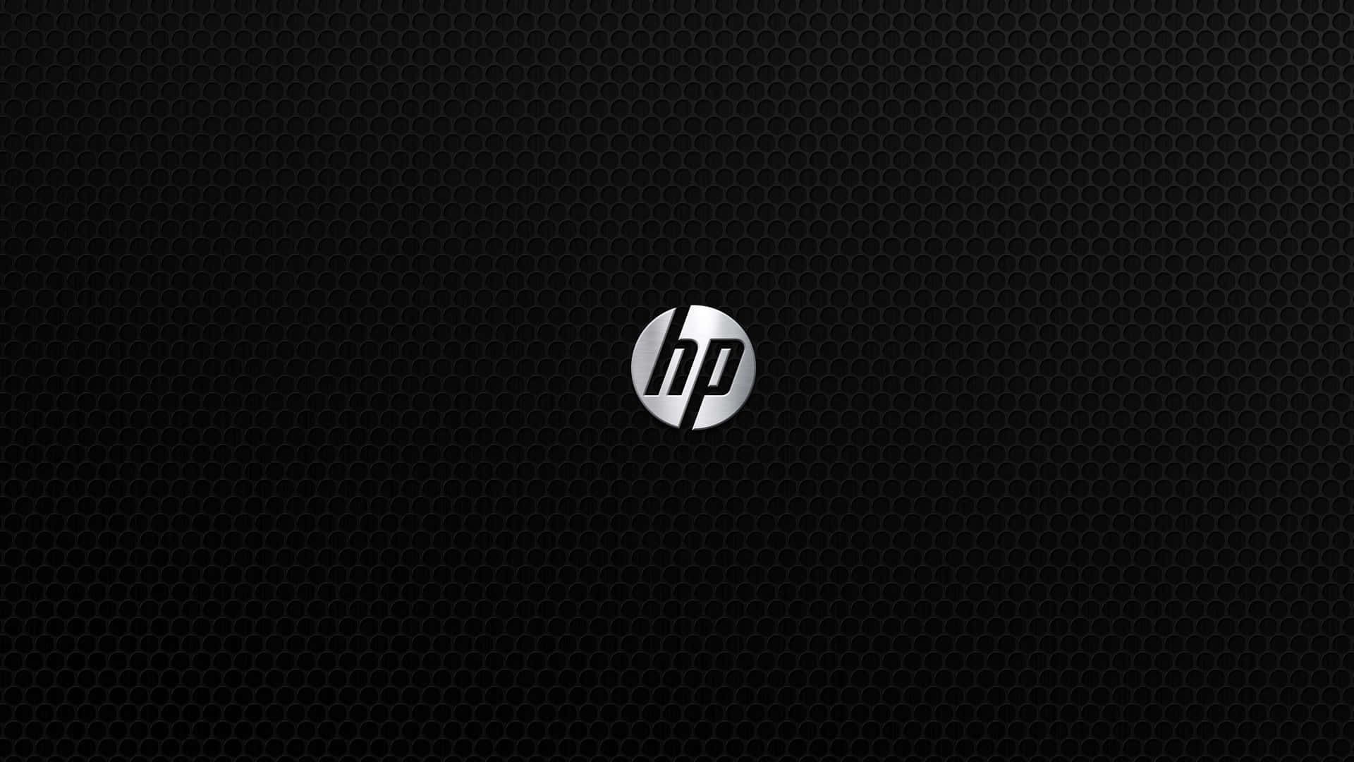 HP 桌布 壁紙 — 一個時尚的銀色HP標誌，居中於黑色六角網格背景上，帶有微妙的金屬光澤。