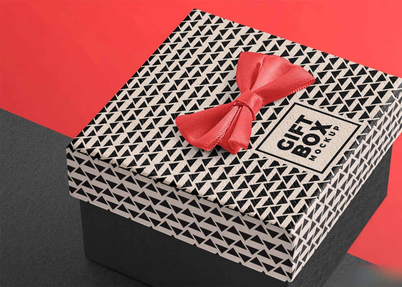 Gift Box 桌布 壁紙 — 一個時尚的黑白三角形圖案禮物盒，頂部繫著鮮紅色的蝴蝶結，背景為大膽的紅色和灰色。