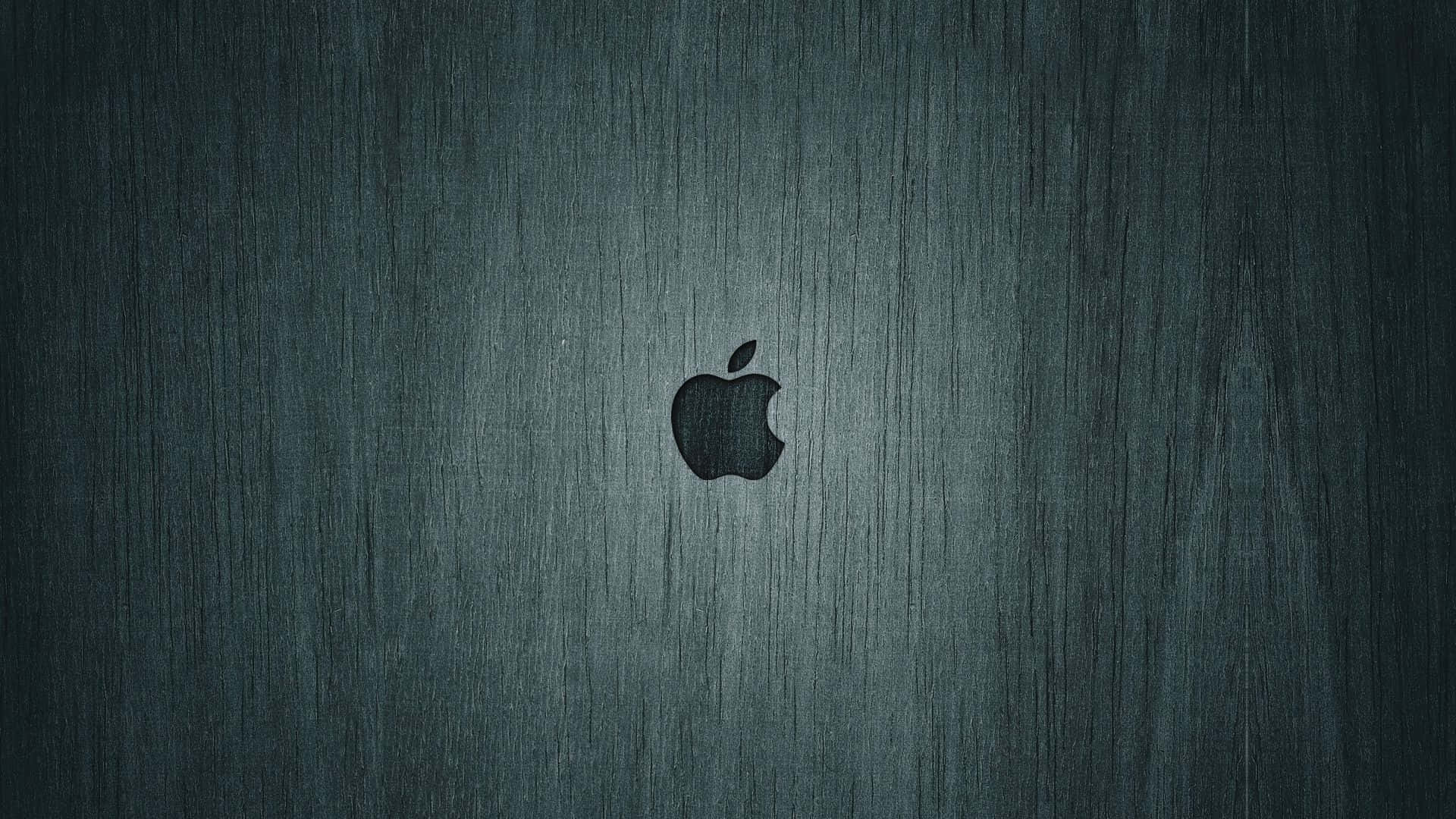 Black Macbook 桌布 壁紙 — 一個時尚的黑色Apple標誌，居中放置在帶有細微垂直紋理的拉絲深青綠色金屬表面上。