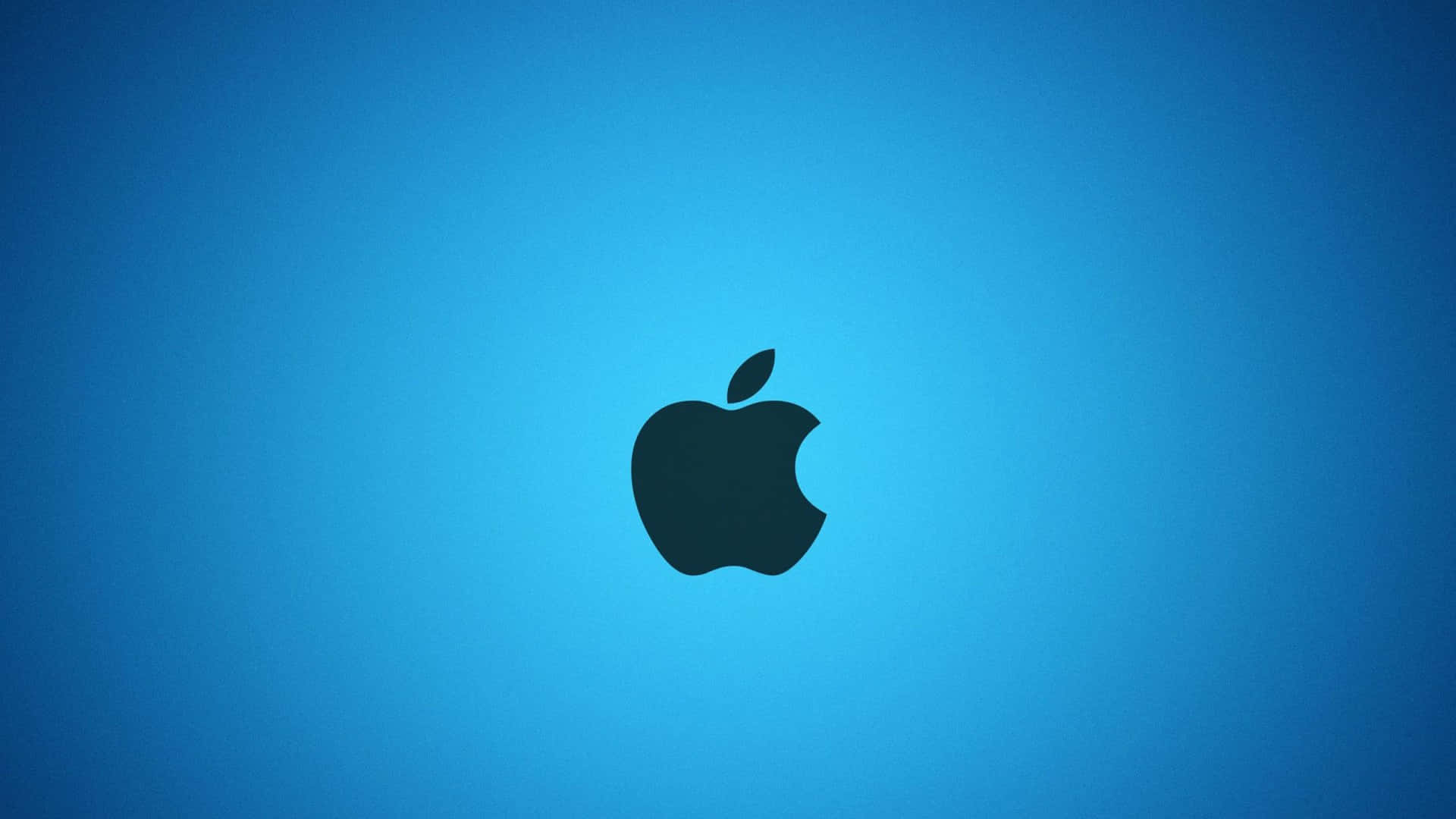 蘋果 桌布 壁紙 — 一個時尚的黑色Apple標誌，居中在漸變藍色背景上，帶有柔和燈光。