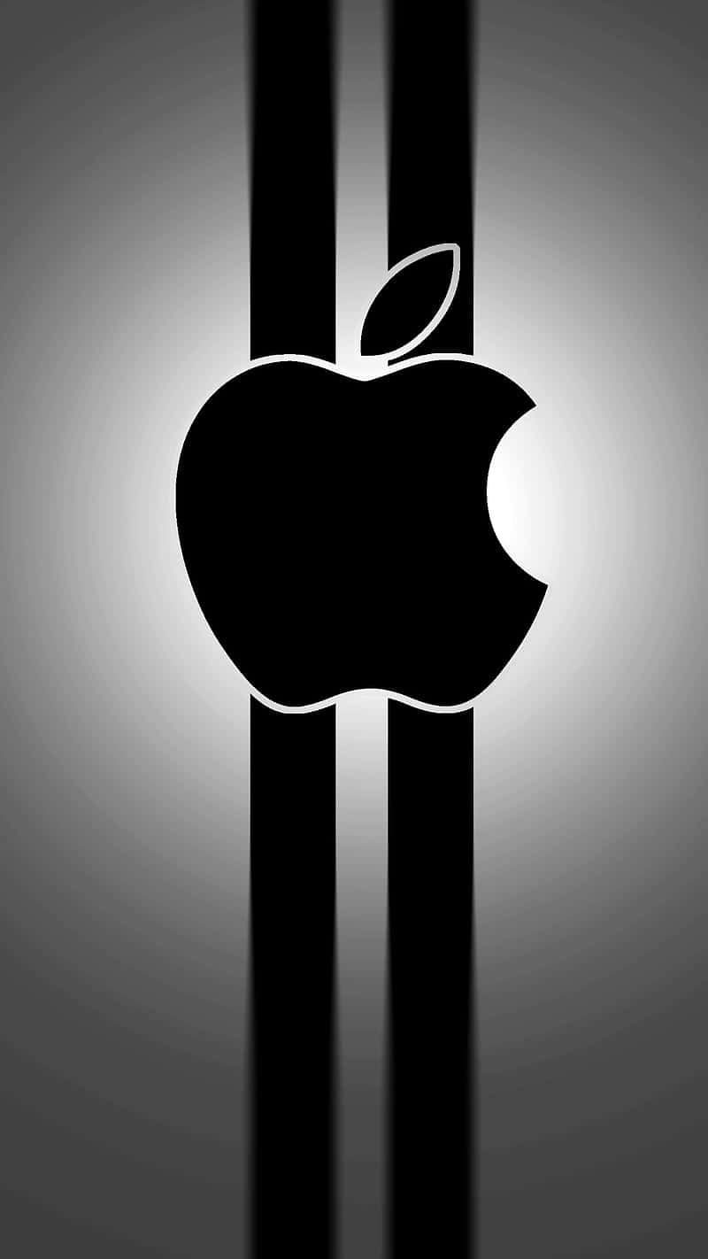 手機 桌布 壁紙 — 一個時尚的黑色Apple標誌，帶有咬痕和葉子，居中於漸變灰色背景上的粗垂直條紋之間。