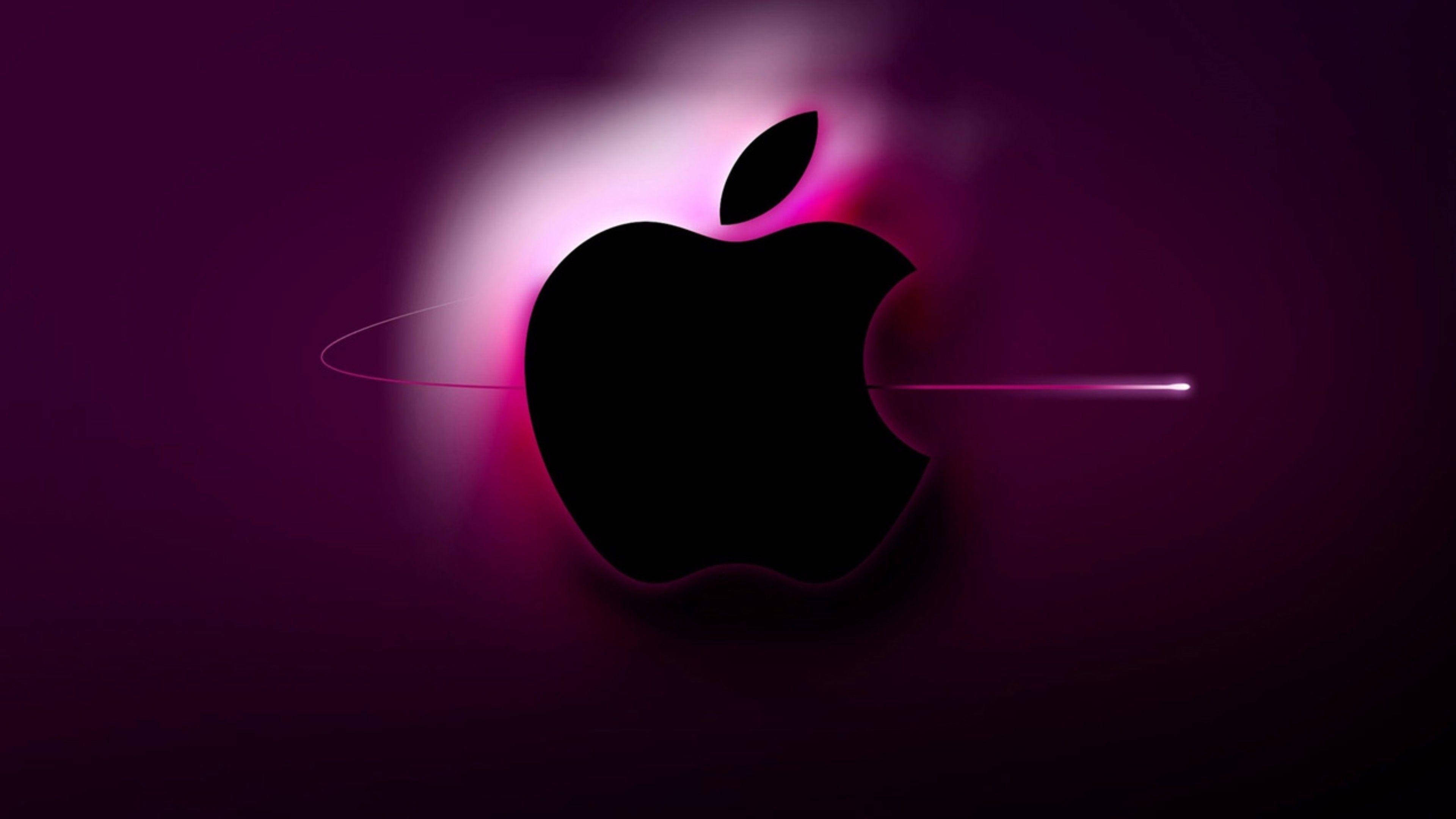 4K 桌布 壁紙 — 一個時尚的黑色Apple標誌在深洋紅色背景上發出耀眼的紫色光芒。