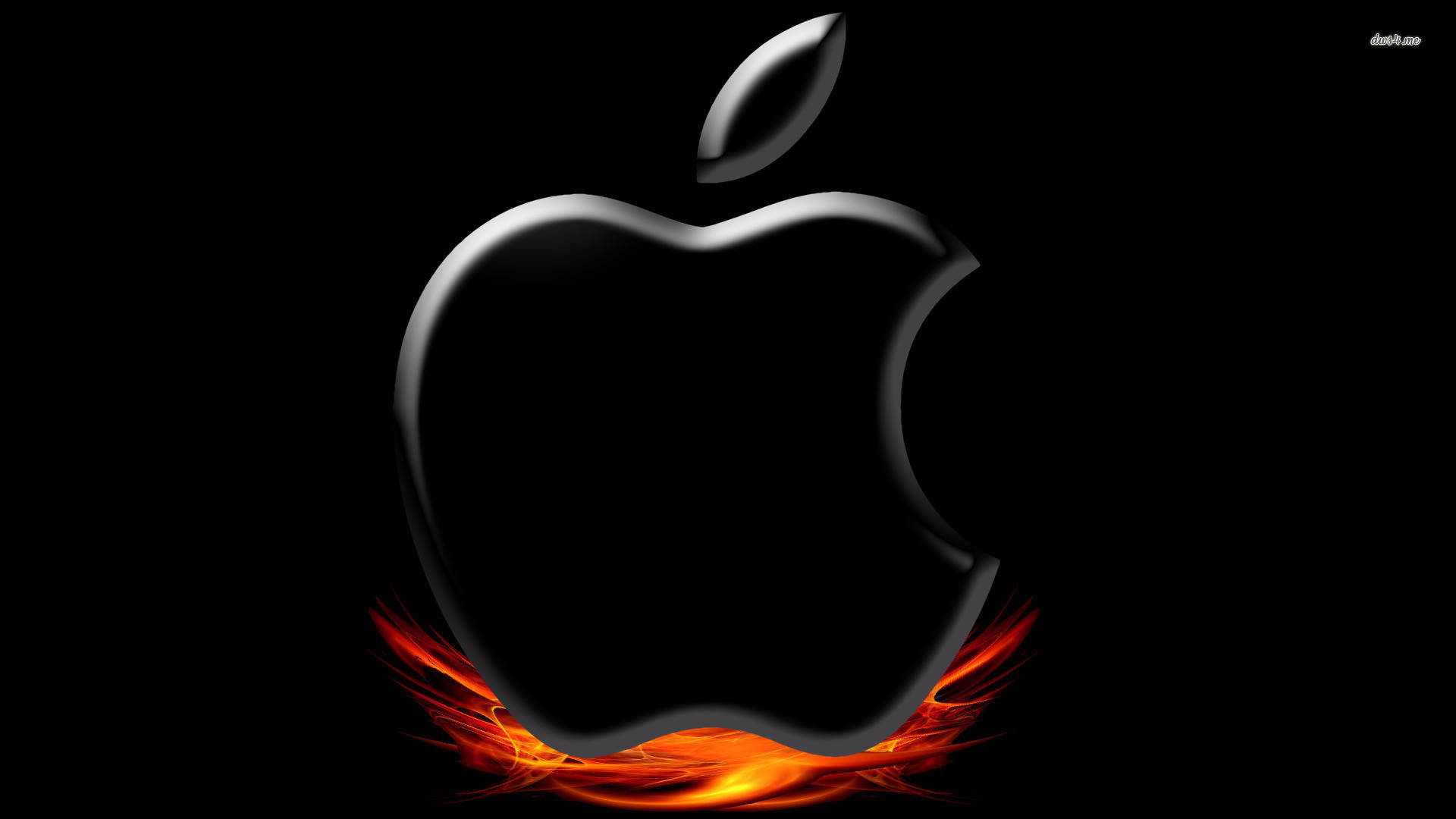 著火 桌布 壁紙 — 一個時尚的黑色Apple標誌帶有金屬光澤，被鮮豔的橙色火焰包圍在深色背景上。