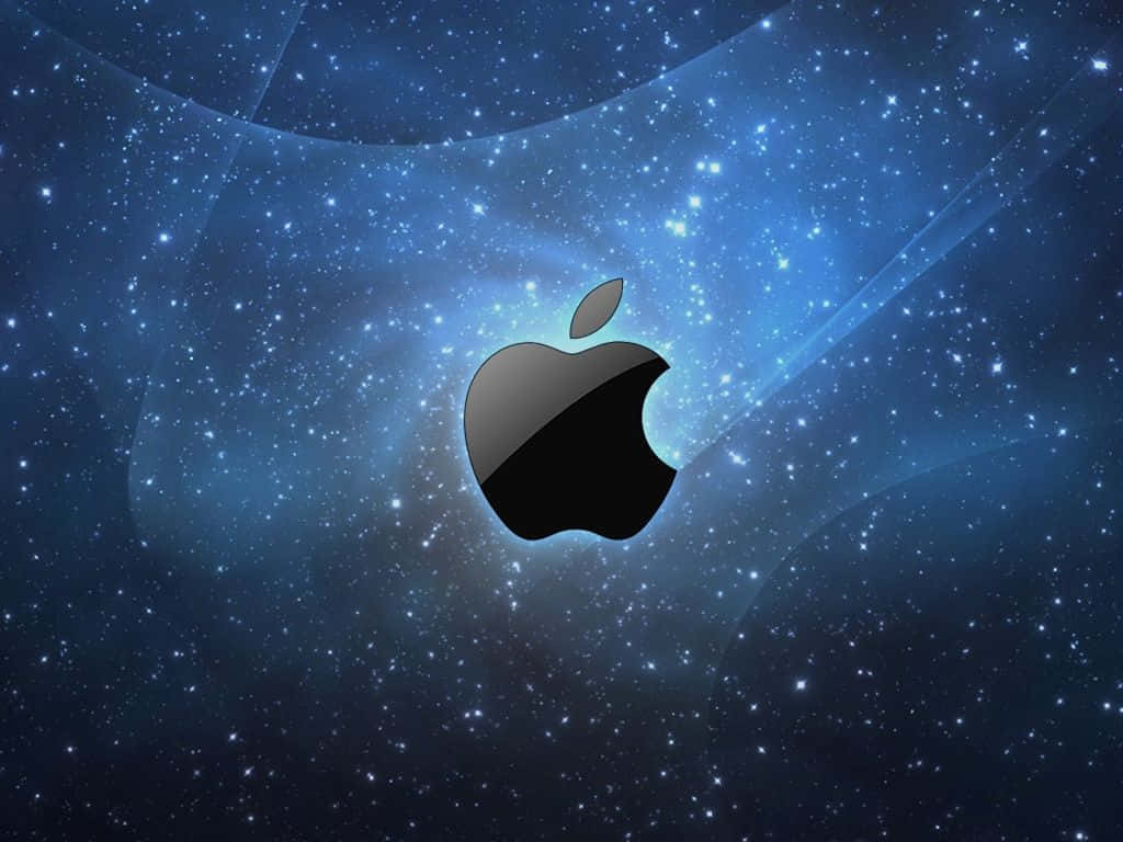 Stars 桌布 壁紙 — 一個時尚的黑色Apple標誌漂浮在深藍色星空中，周圍環繞著發光的宇宙射線。