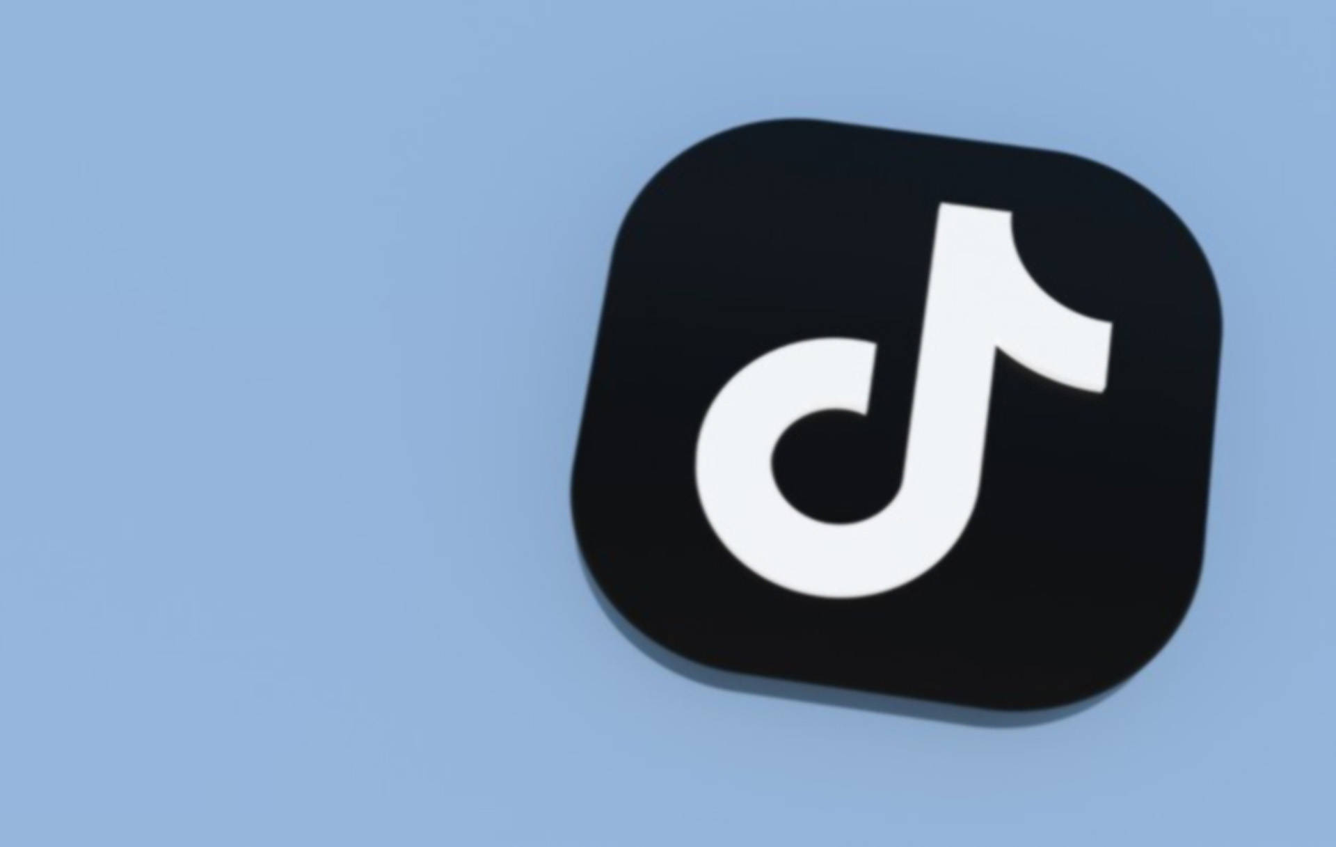 TikTok 動圖 桌布 壁紙 — 一個時尚的黑色TikTok應用程式圖標，白色音符符號居中在柔和的藍色背景上。