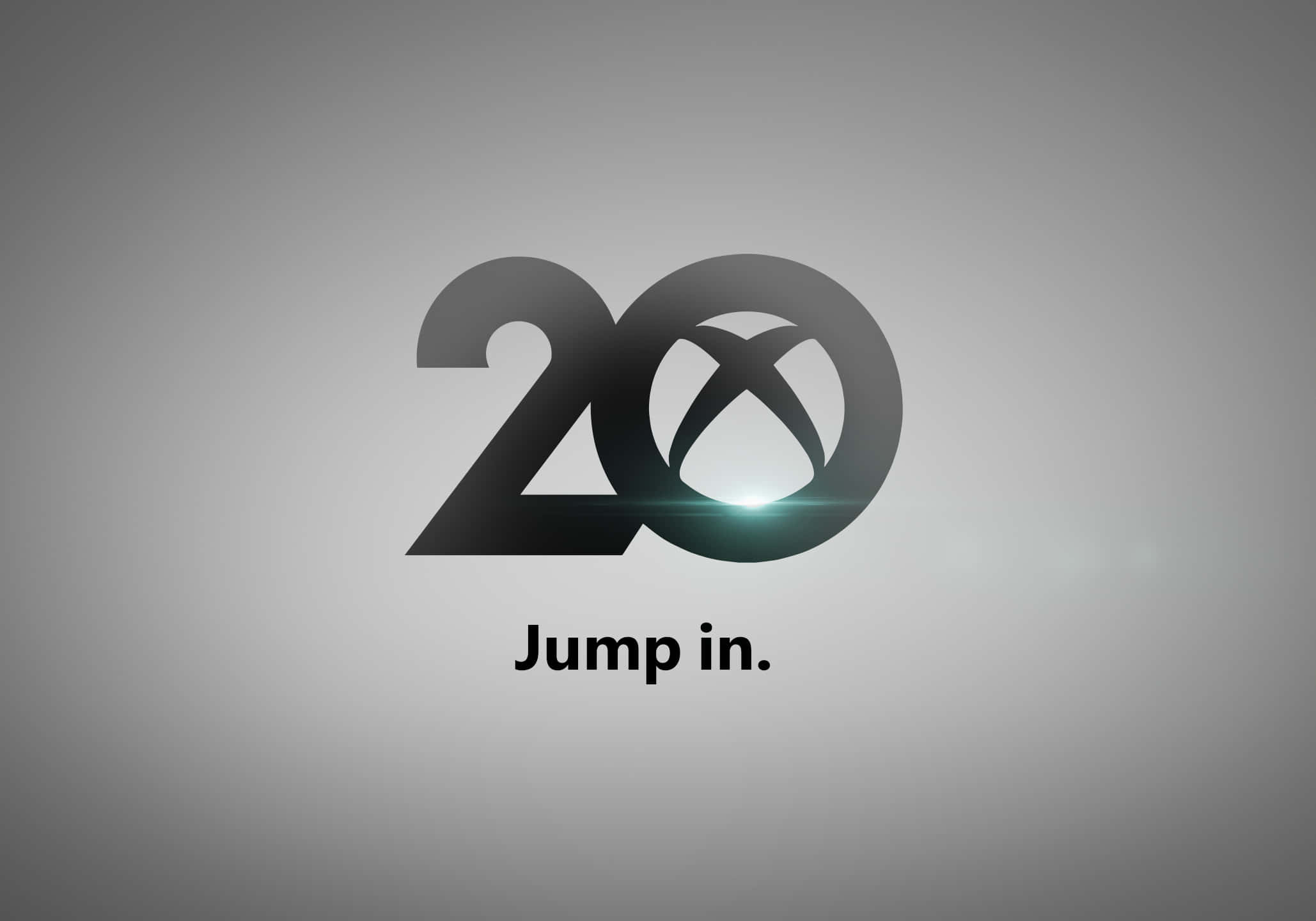 Xbox 桌布 壁紙 — 一個時尚的黑色Xbox 20標誌，帶有發光效果，居中在漸變灰色背景上，下方有文字。