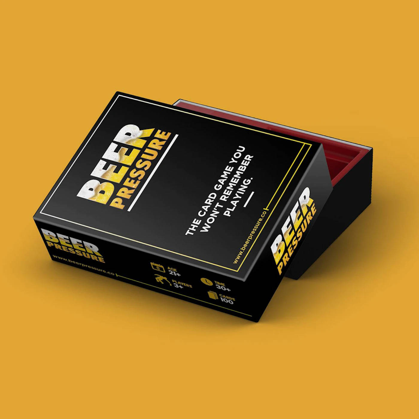 黑色 桌布 壁紙 — 一個時尚的黑色卡牌遊戲盒，標題為「Beer Pressure」，帶有粗體黃色文字，打開放在溫暖的芥末黃背景上。