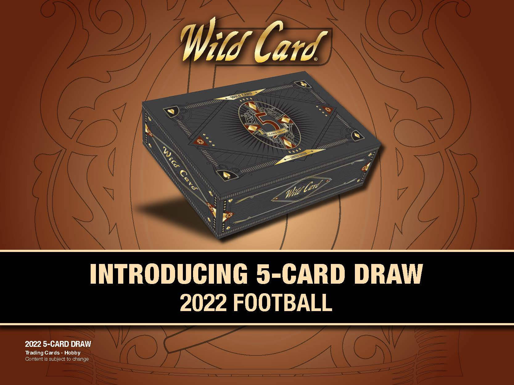 online 桌布 壁紙 — 一個時尚的黑色和金色 Wild Card 2022 年足球交易卡盒，居中放置在帶有漩渦圖案的華麗棕色背景上。