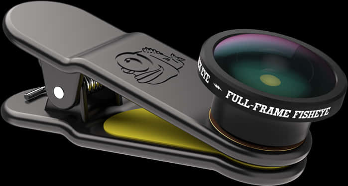 Eyes Lens 桌布 壁紙 — 一個時尚的黑色夾式魚眼鏡頭，帶有 'FULL-FRAME FISHEYE' 文字，安裝在夾子上，背景為深色。