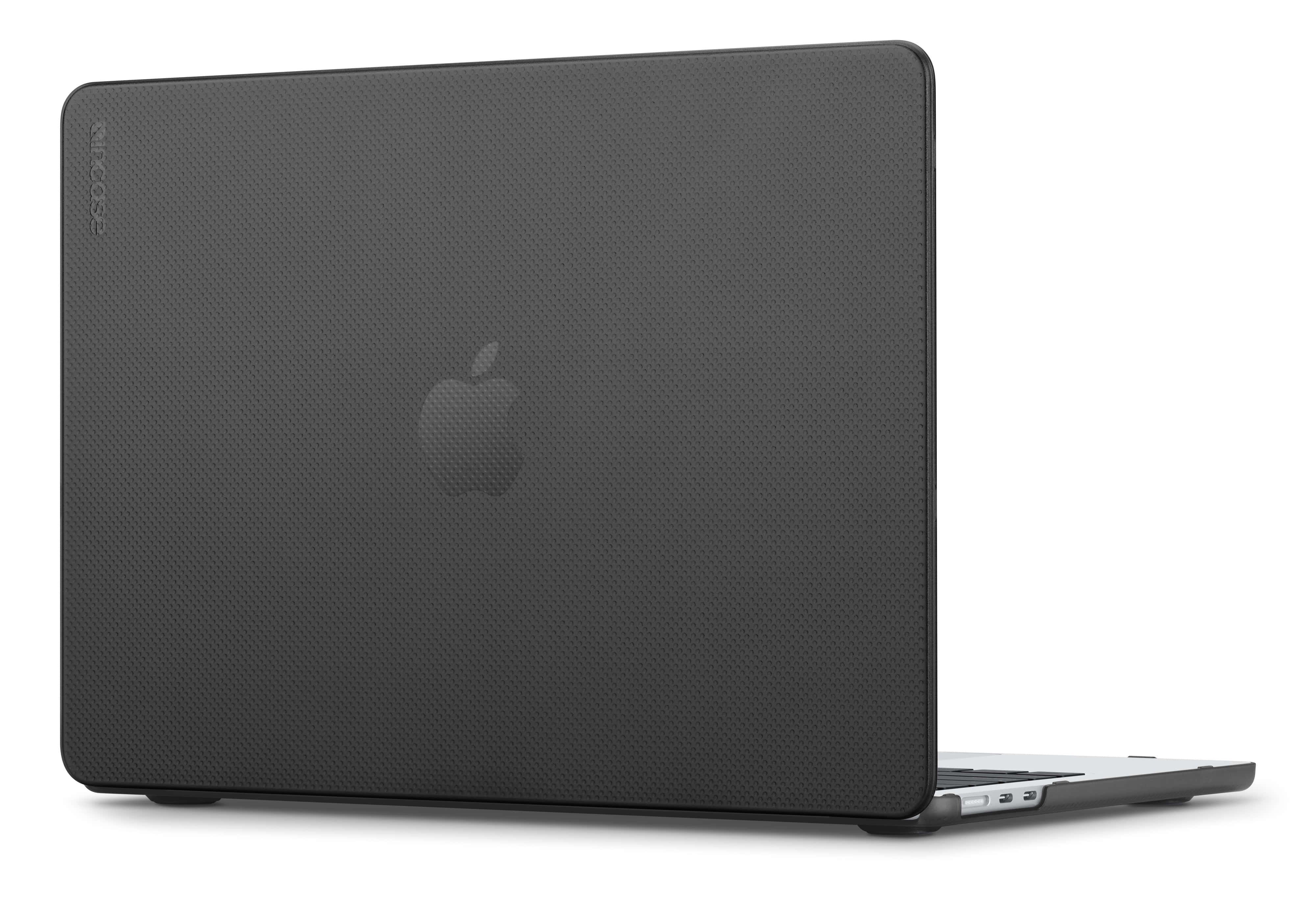 Black Macbook 桌布 壁紙 — 一個時尚的黑色紋理筆記型電腦保護套，帶有微妙的蘋果標誌，在潔白的背景上闔上。