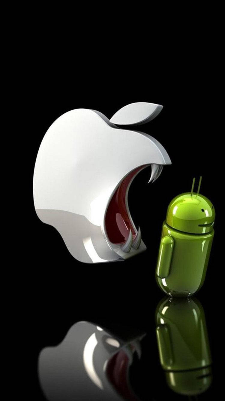 iPhone 桌布 壁紙 — 一個有光澤的白色Apple標誌，內部紅色嘴巴張開，在黑色反光表面上咬住一個綠色Android機器人。
