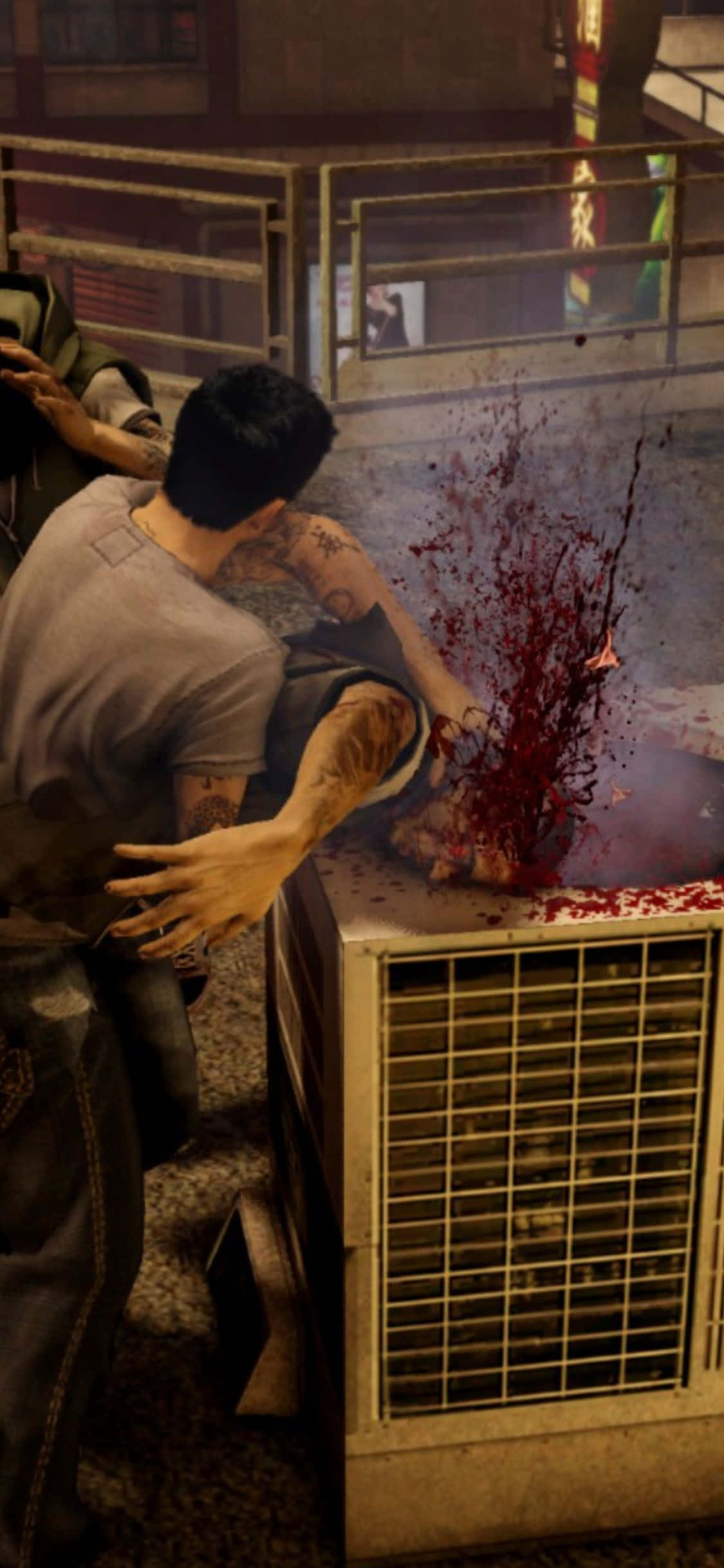 iPhone Xs Sleeping Dogs 桌布 壁紙 — 一個有刺青的男人在夜晚的骯髒城市小巷中，猛烈地用拳頭砸向空調機組，噴出鮮血。