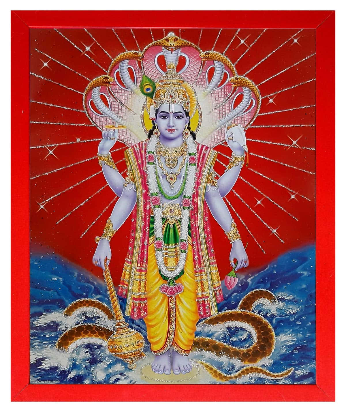 Indian God 桌布 壁紙 — 一個有多條手臂和眼鏡蛇頭罩的神聖身影，在紅色星爆背景下閃耀，身穿黃色長袍，飾以金色和花環，腳邊盤繞著一條蛇。