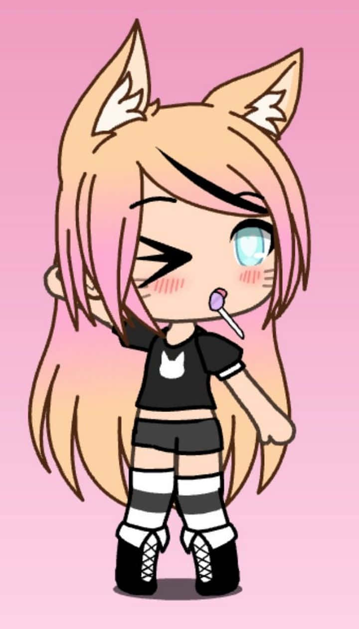 Gacha 桌布 壁紙 — 一個有狐狸耳朵和粉紅色頭髮的Q版動漫女孩，在柔和的粉紅色背景前拿著棒棒糖眨眼。