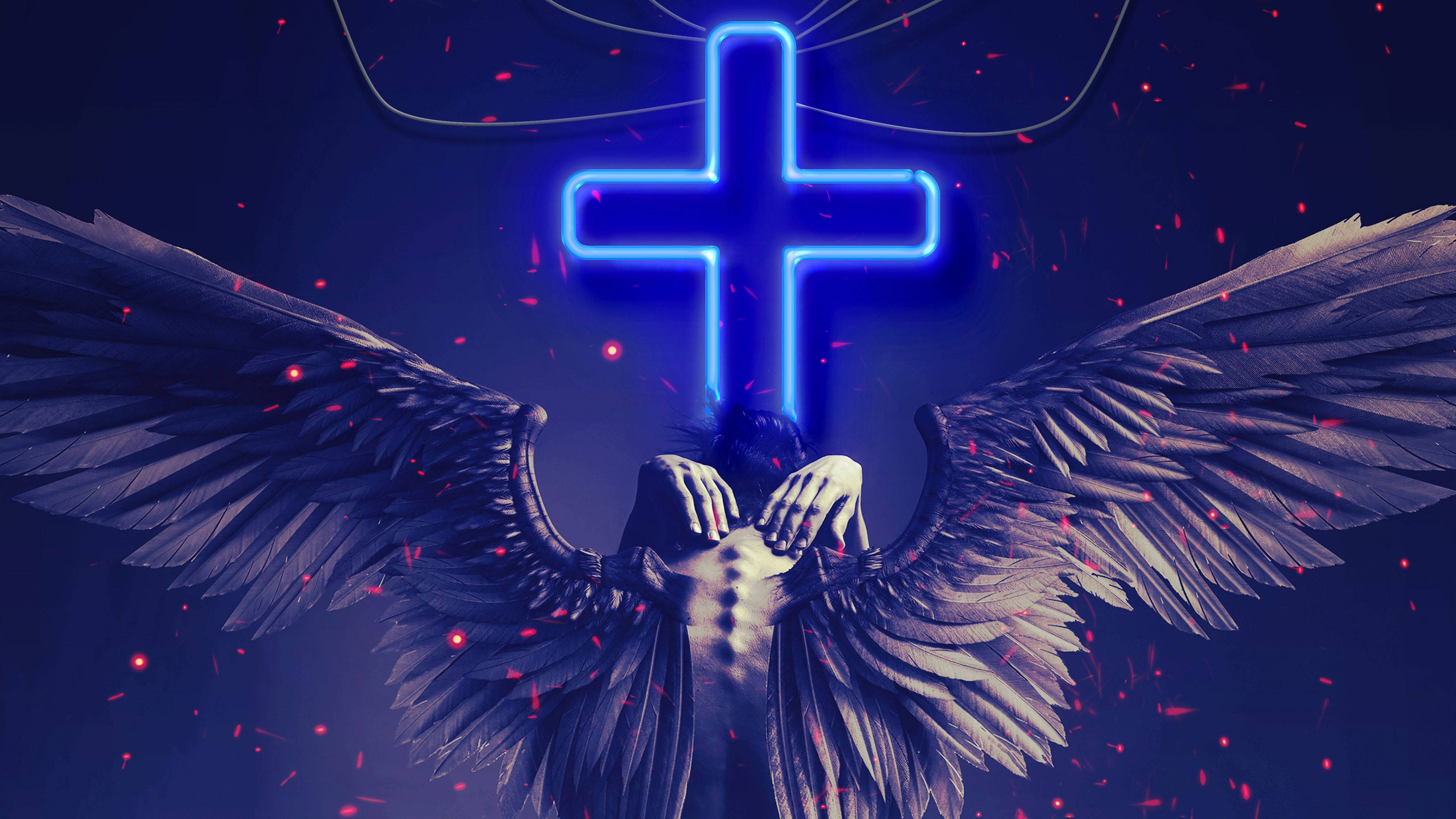 angels 桌布 壁紙 — 一個有翼的人物雙手合十放在頭頂，站在一個發光的藍色霓虹十字架前，背景是深藍色，漂浮著紅色火花。