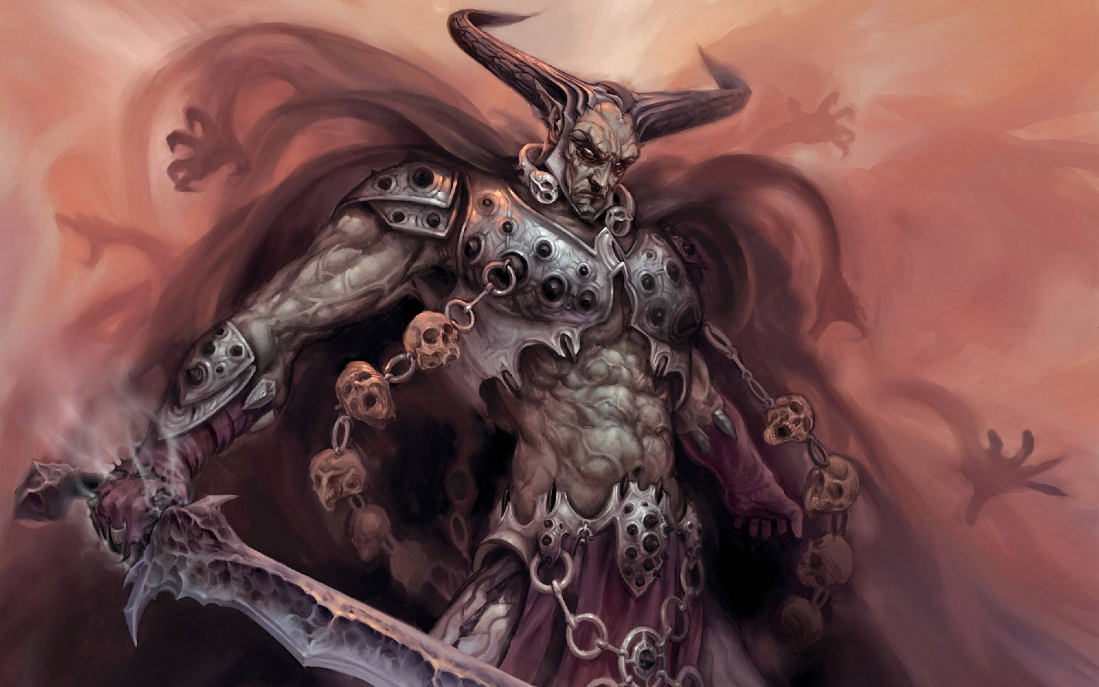惡魔 桌布 壁紙 — 一個有角和骷髏鏈條的惡魔戰士，在旋轉的深紅色背景下揮舞著一把鋸齒劍。