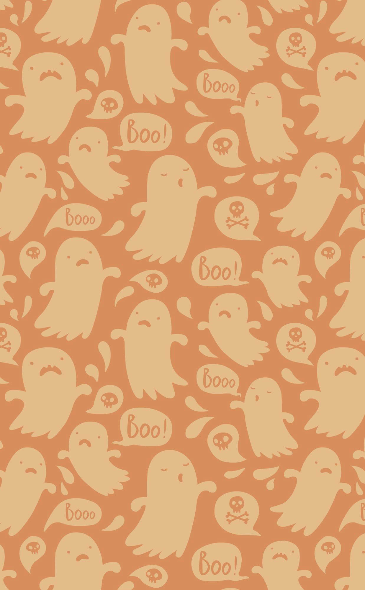 Spooky Season 桌布 壁紙 — 一個有趣的萬聖節桌布，有可愛的米色鬼魂說boo和頭骨在溫暖的橙色背景上。
