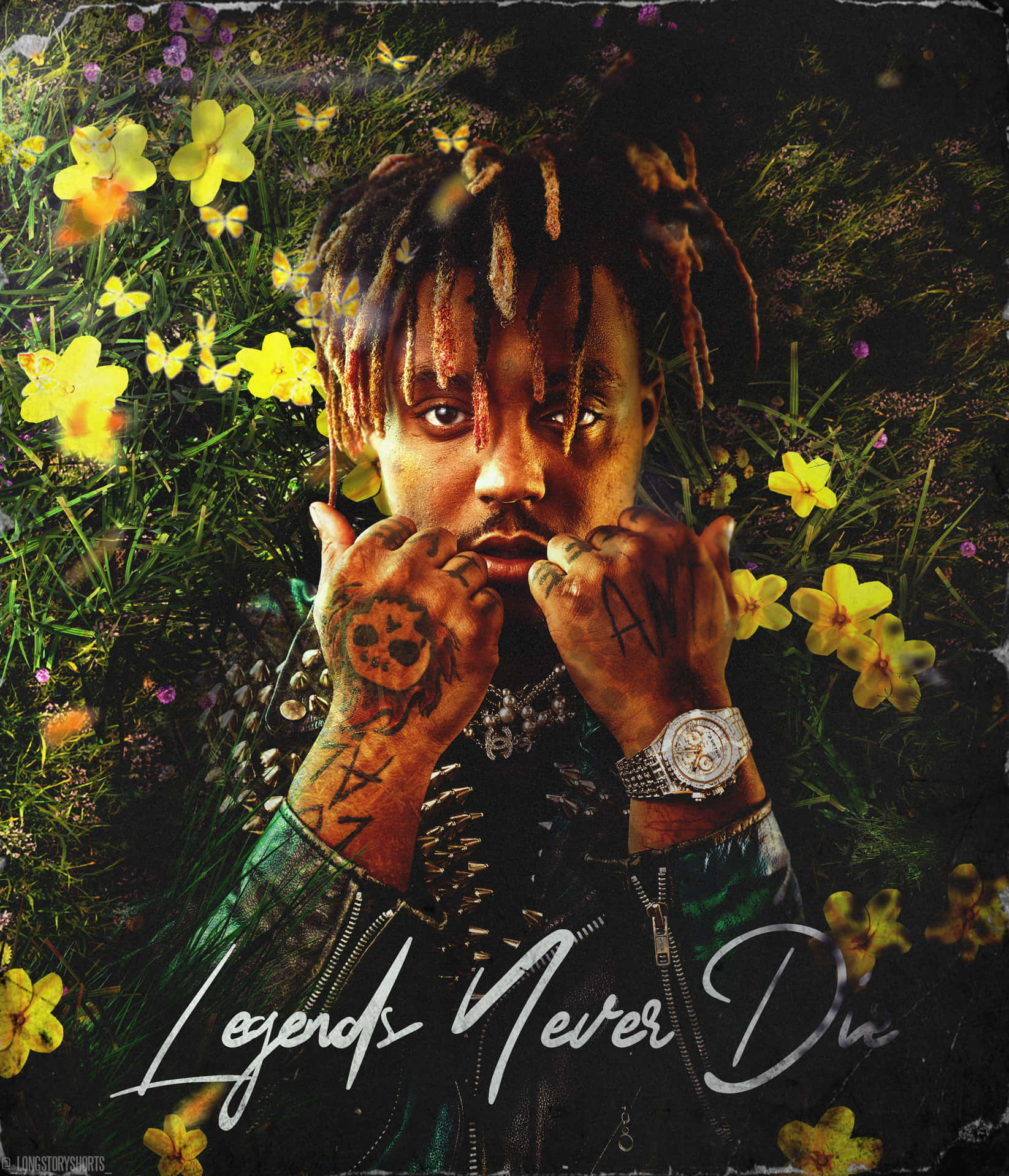 有辮子頭和刺青的男人在黑暗的田野中被黃色花朵包圍。 — Juice Wrld 壁紙