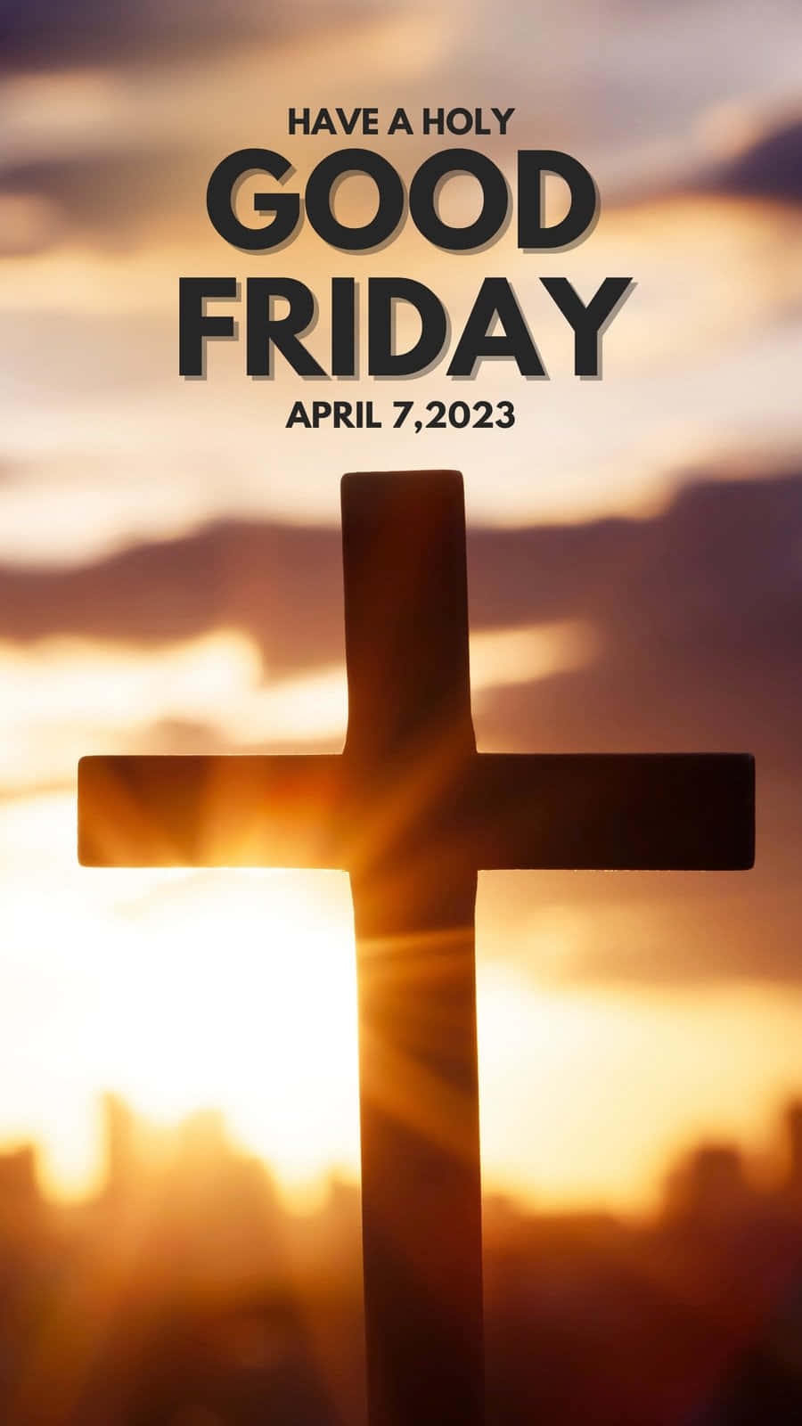 Good Friday 桌布 壁紙 — 一個木製十字架在發光的日落天空襯托下形成剪影，並帶有文字 Have a Holy Good Friday April 7 2023。