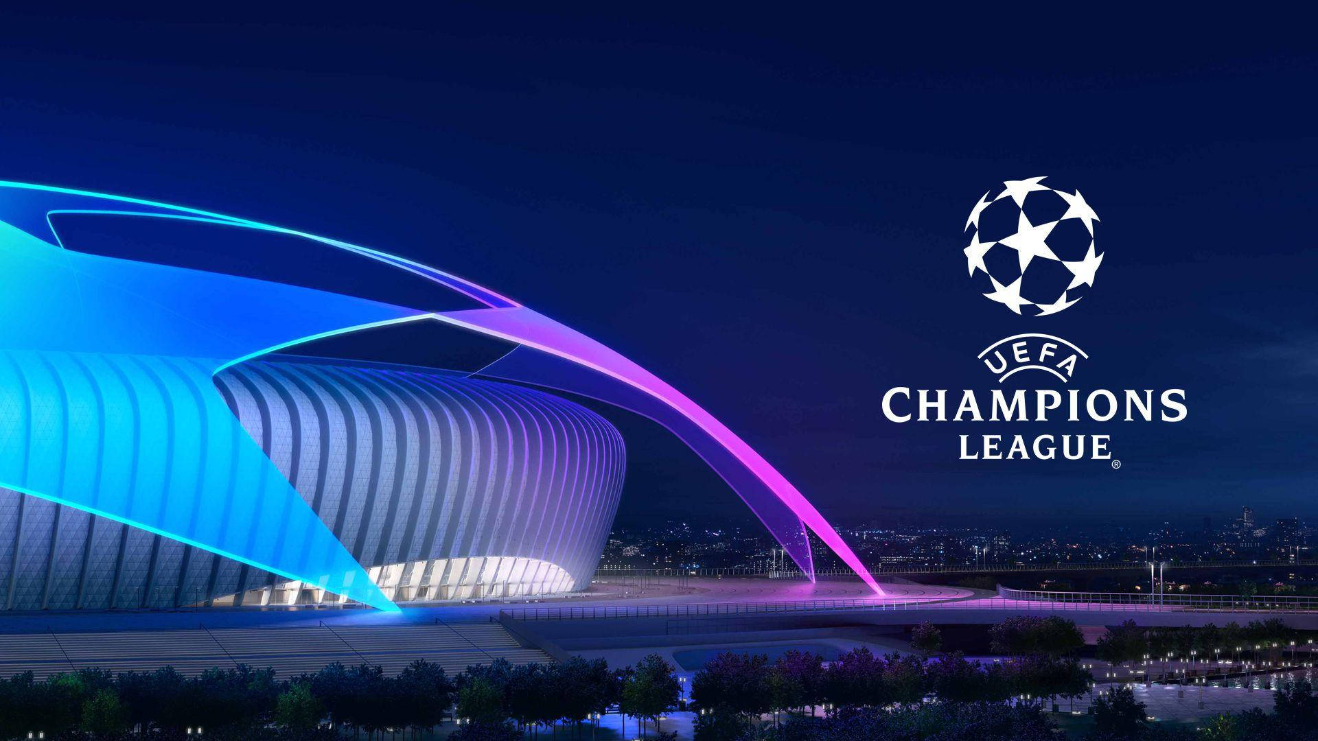 Uefa 桌布 壁紙 — 一個未來主義的體育館，在漆黑的夜空下被鮮豔的藍色和紫色燈光照亮，帶有UEFA Champions League標誌。