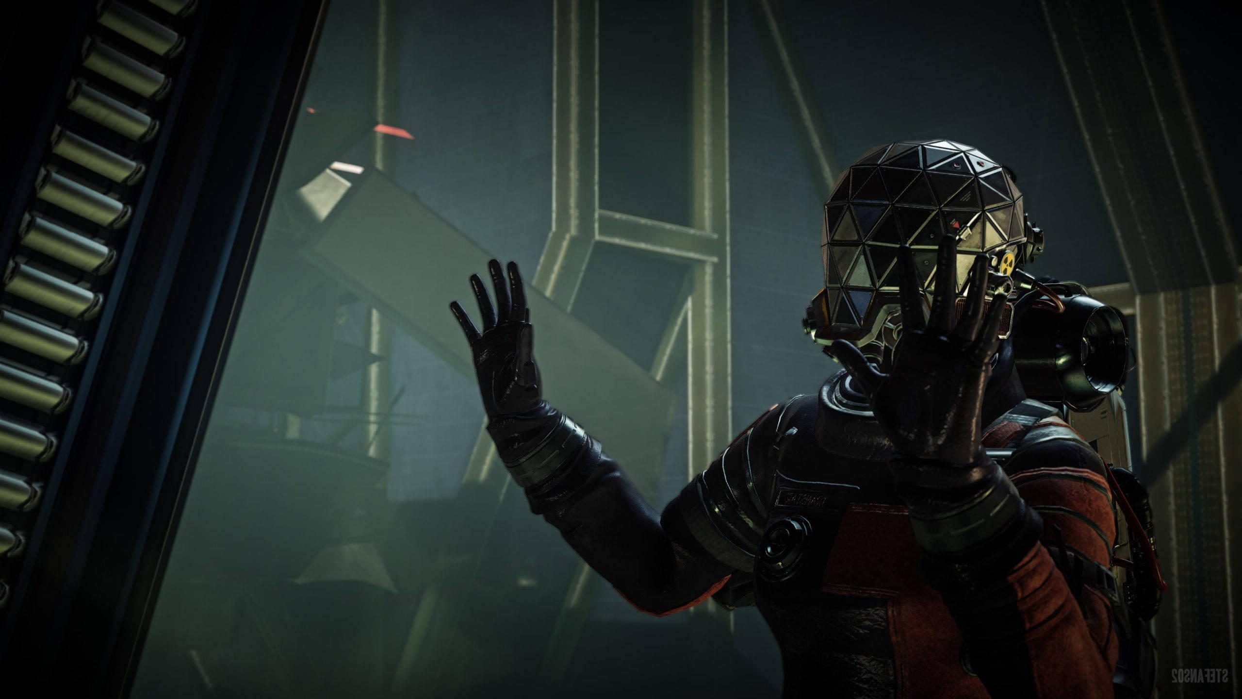Prey 桌布 壁紙 — 一個未來戰士戴著幾何頭盔，向著昏暗科幻走廊中霧氣朦朧的窗戶舉起戴手套的手。