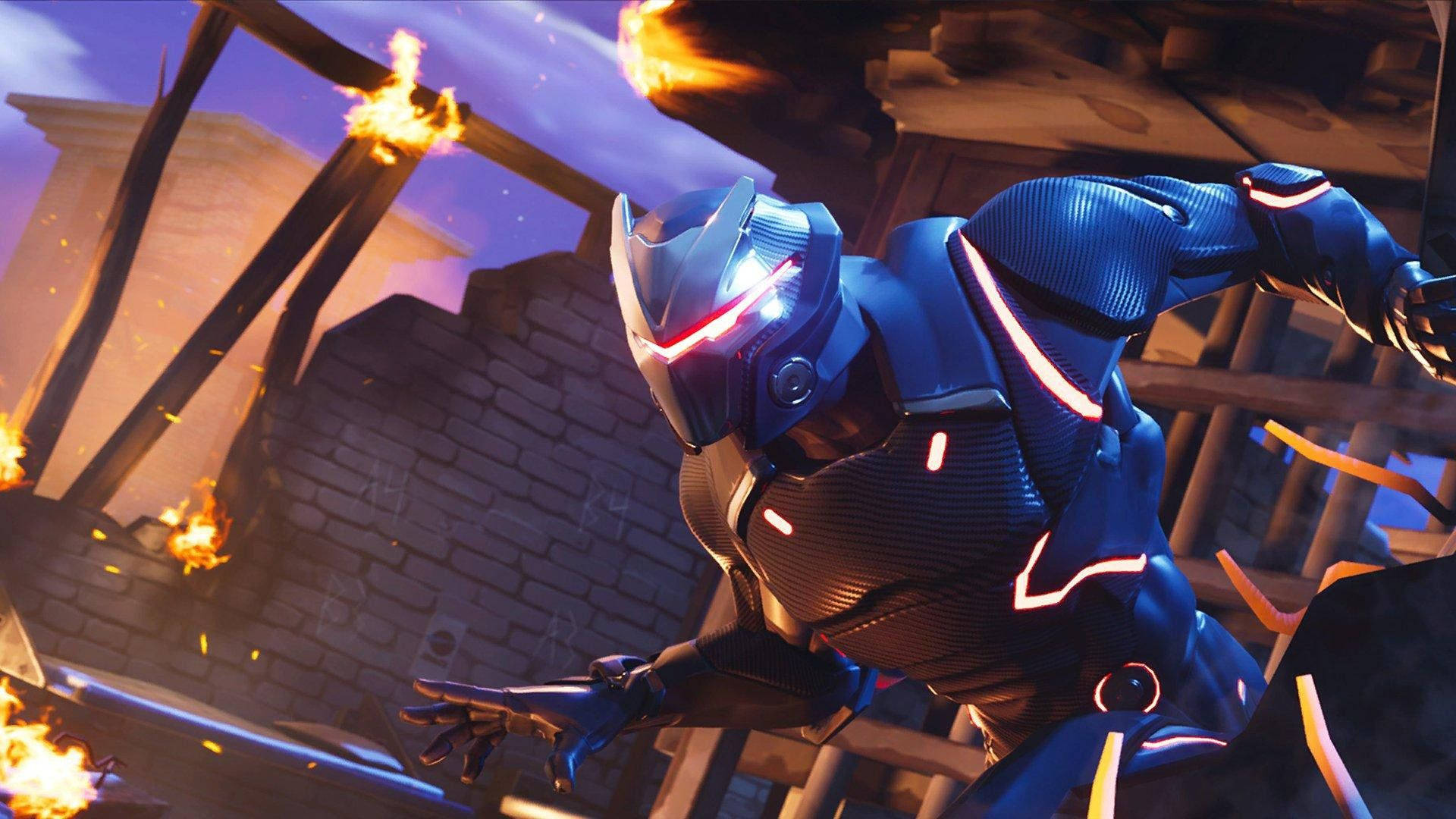 Fortnite iPad 桌布 壁紙 — 一個未來風格的藍色裝甲戰士，擁有發光的紅色眼睛，在黃昏時分跳過燃燒的廢墟城市景觀。