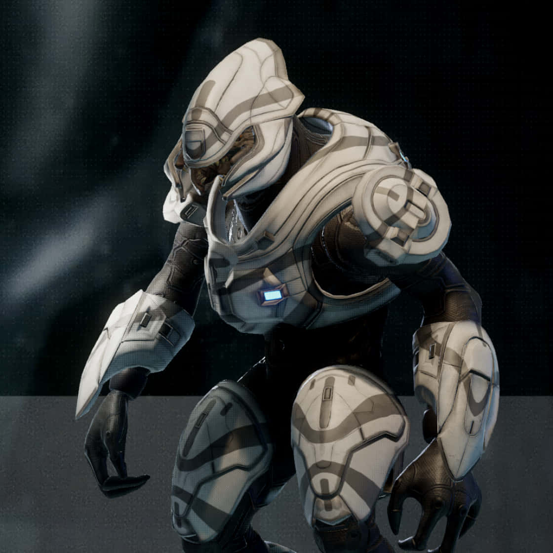 Sangheili 桌布 壁紙 — 一個未來風格的裝甲人物在黑暗環境中蹲下，胸前有發光的藍色點綴。