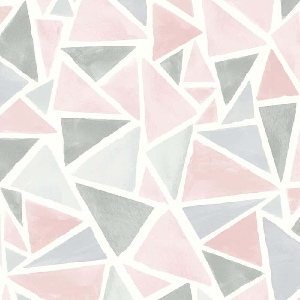 Grey And Pink 桌布 壁紙 — 一個柔和的水彩圖案，由粉紅色和灰色的三角形組成，帶有白色輪廓，背景乾淨。