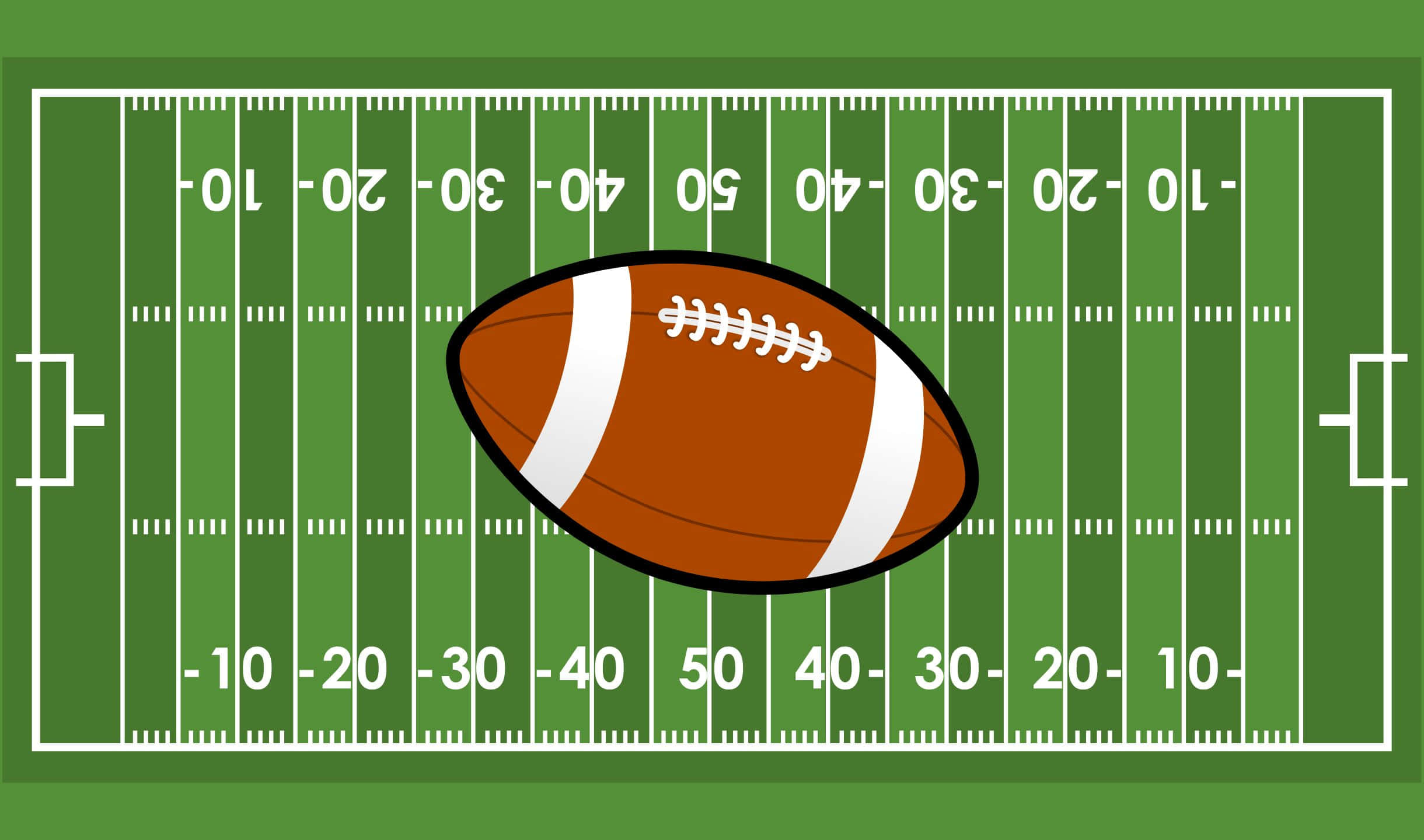 2440x1440 Football 桌布 壁紙 — 一個棕色美式足球，帶有白色鞋帶，居中放置在一個標有白色碼線和數字的綠色場地上。