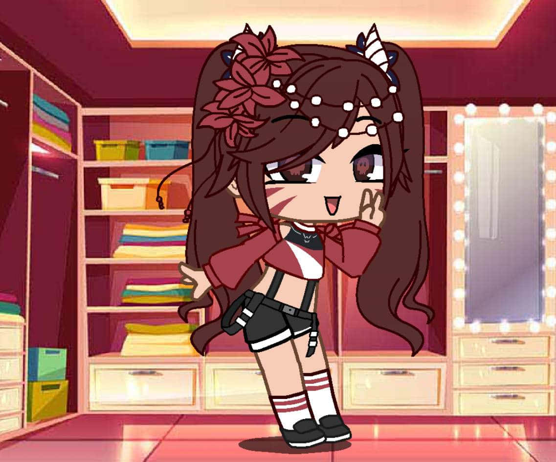 Gacha Life 桌布 壁紙 — 一個棕色頭髮、有角的Q版動漫女孩在明亮的更衣室裡擺出俏皮的姿勢，房間裡有架子和鏡子。