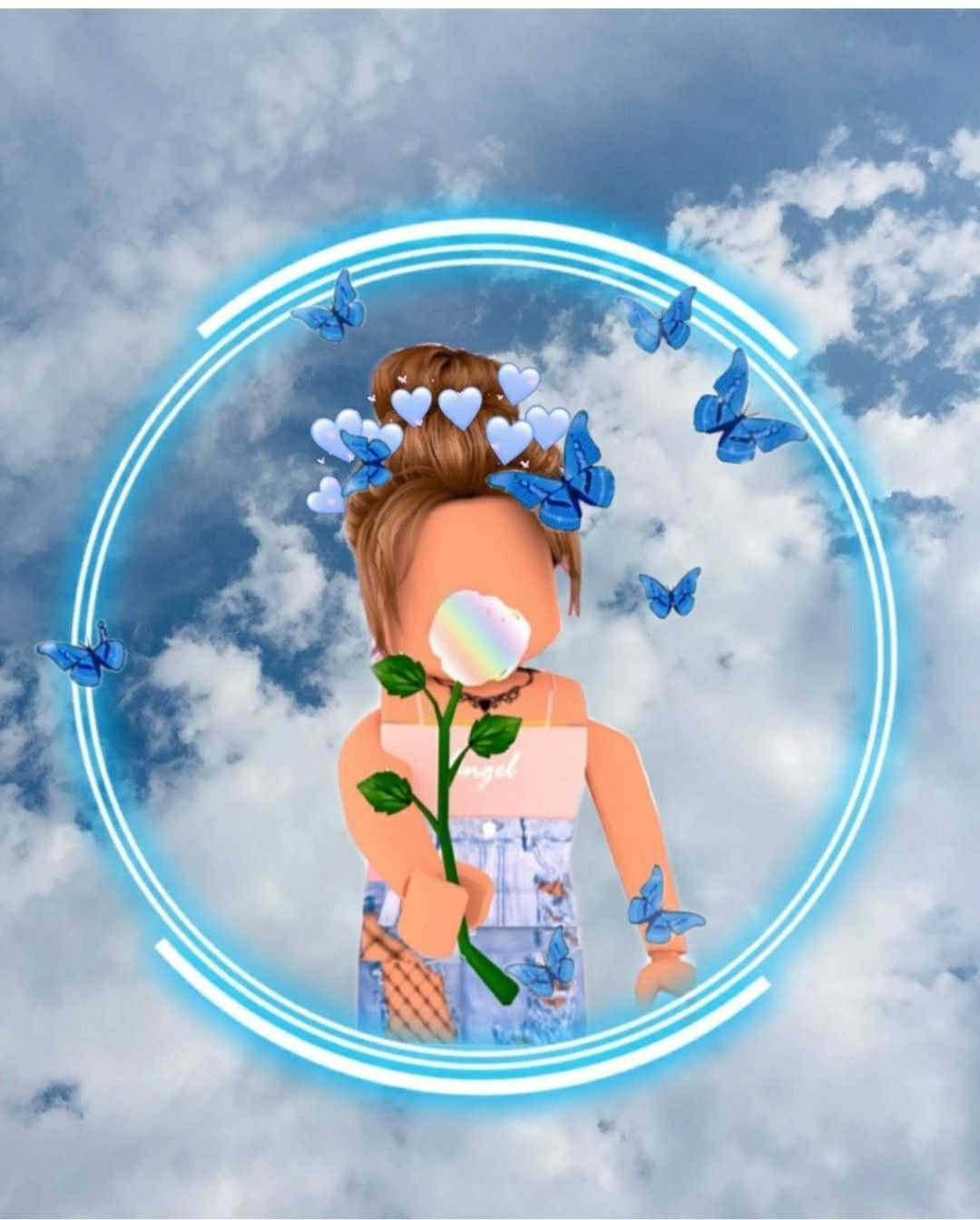 美學 Roblox 女孩 桌布 壁紙 — 一個棕色頭髮和藍色蝴蝶的Roblox虛擬角色，在發光的藍色圓圈內拿著一朵玫瑰，背景是陰天。