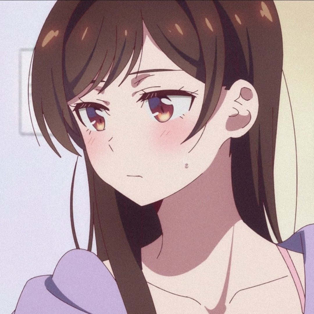 Chizuru Maihara 桌布 壁紙 — 一個棕髮、眼神溫暖的動漫女孩特寫，她微微低頭，臉頰泛著淡淡的紅暈。