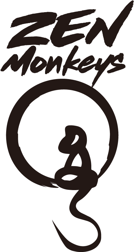 禪 桌布 壁紙 — 一個極簡深棕色標誌，帶有風格化文字 Zen Monkeys 和圓形猴子剪影，背景為黑色。