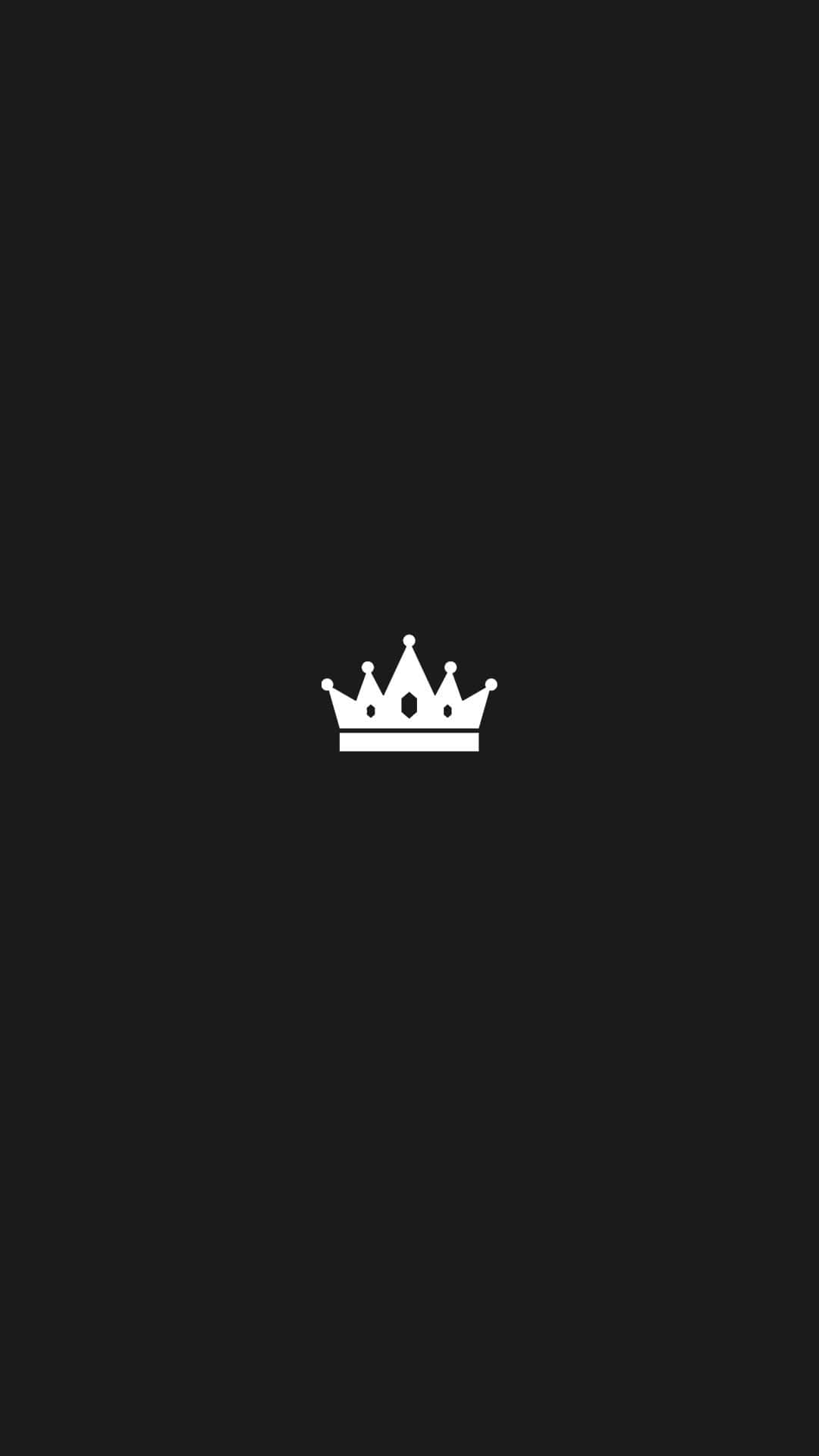 Crown 桌布 壁紙 — 一個極簡白色皇冠圖示，居中於純黑色背景上。