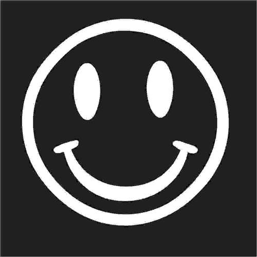 笑臉 桌布 壁紙 — 一個極簡白色笑臉，帶有橢圓形眼睛和彎曲嘴巴，位於純黑色背景上。