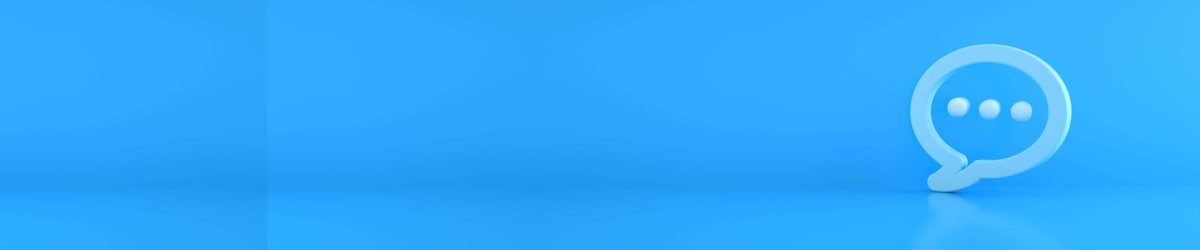 3840x800 桌布 壁紙 — 一個極簡的3D渲染對話氣泡圖標，帶有三個點，放置在漸變藍色地板上，背景是相配的藍色牆壁。