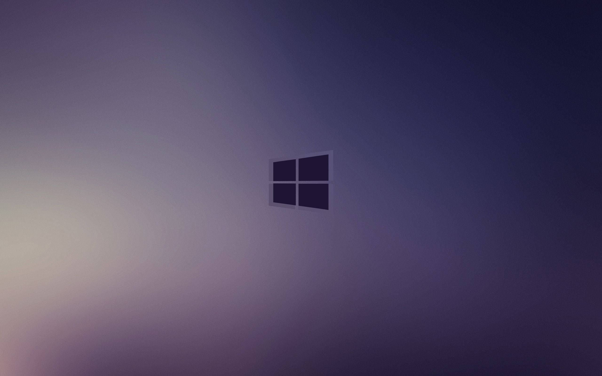 Windows 10 高畫質 桌布 壁紙 — 一個極簡的Windows標誌，置中於暮色中紫色與灰色的漸變天空。