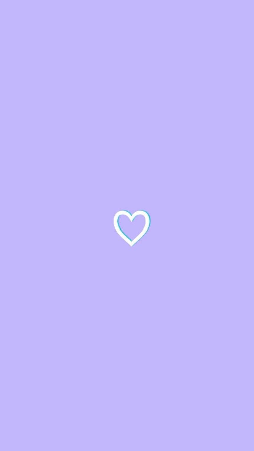 Pastel Purple Tumblr 桌布 壁紙 — 一個極簡的心形輪廓，帶有柔和的漸變光芒，居中在純色薰衣草背景上。