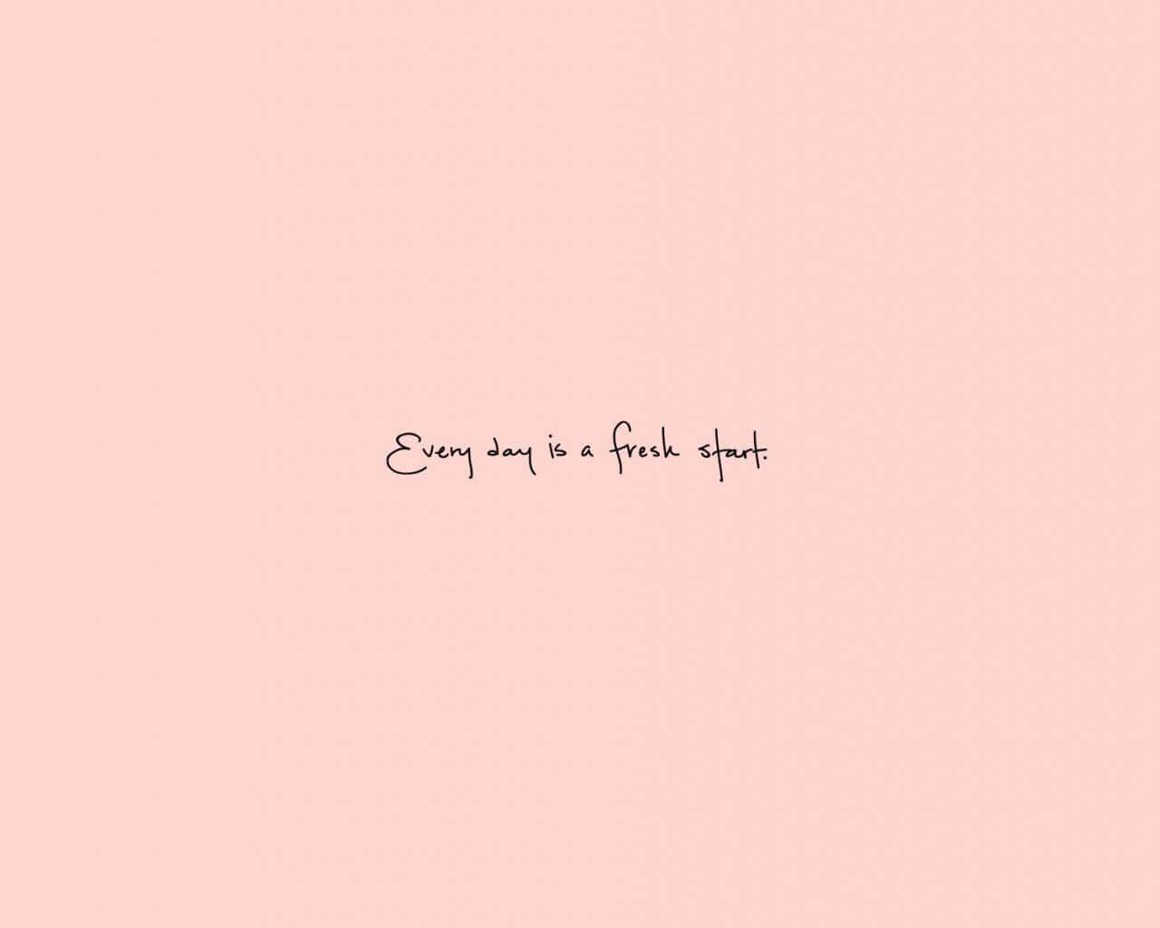 Pastel Minimalist 桌布 壁紙 — 一個極簡的淡粉色背景，中央有黑色手寫短語「Every day is a fresh start」。