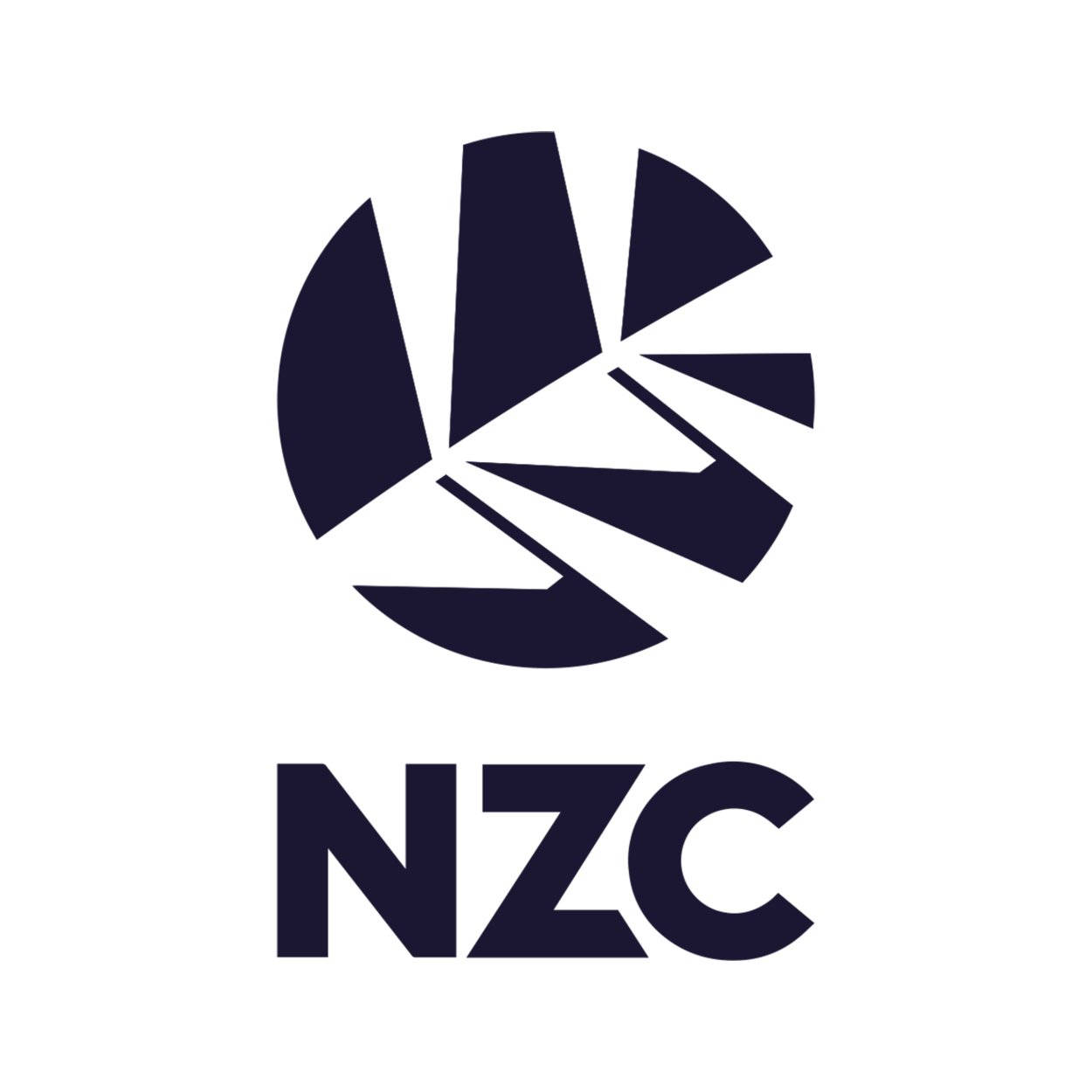 New 桌布 壁紙 — 一個極簡的深藍色抽象標誌，在白色背景上的粗體 NZC 文字上方有幾何扇形形狀。