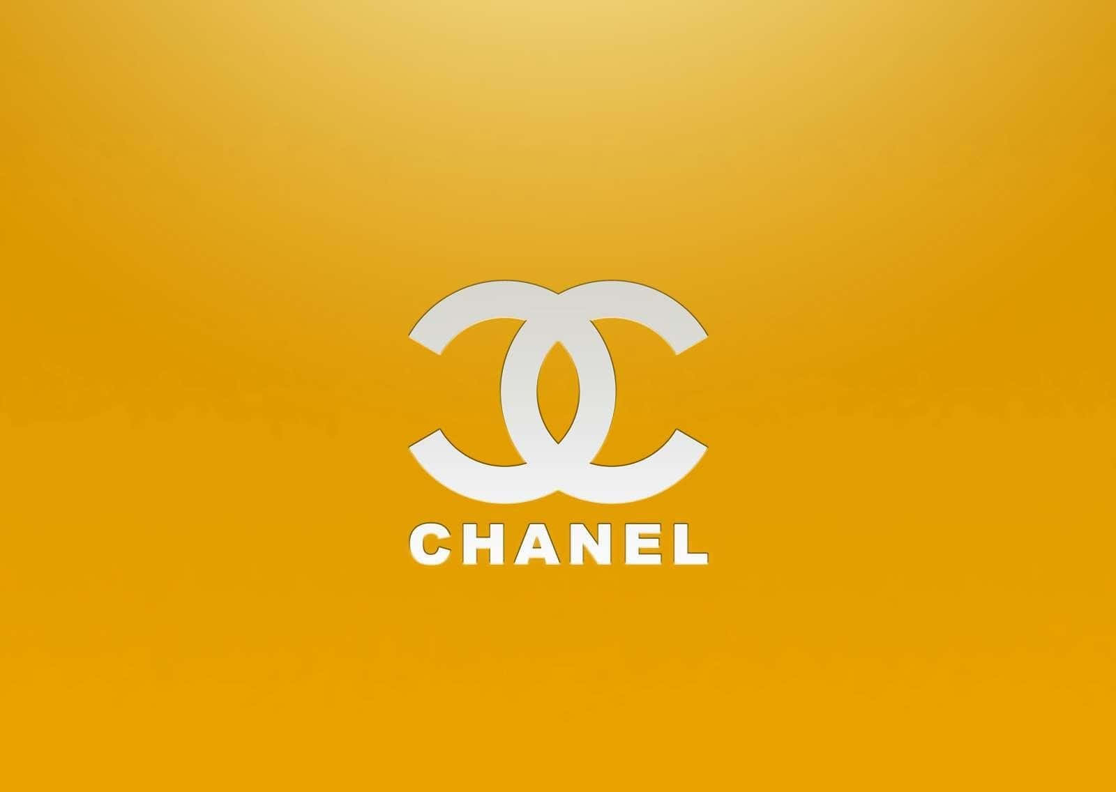 香奈兒標誌 桌布 壁紙 — 一個極簡的白色 Chanel 標誌，居中於金色黃色漸變背景上。