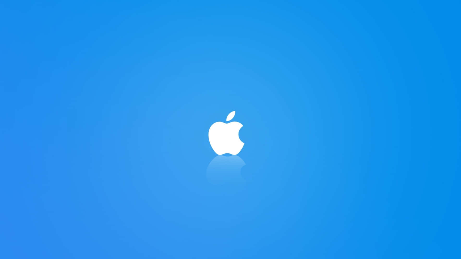 藍色 桌布 壁紙 — 一個極簡的白色Apple標誌，居中在漸變藍色背景上，帶有微妙的倒影。