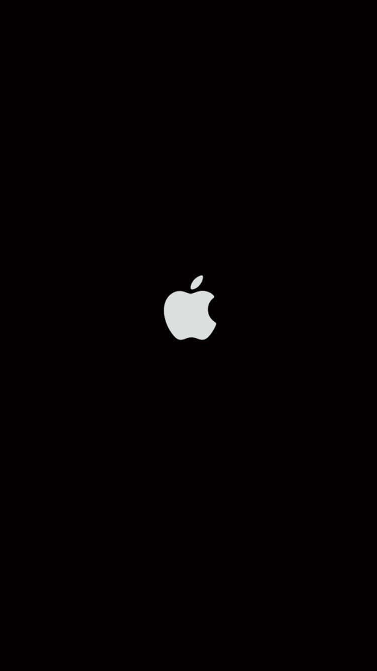 Black Apple Logo 桌布 壁紙 — 一個極簡的白色Apple標誌，居中放置在純黑色背景上。