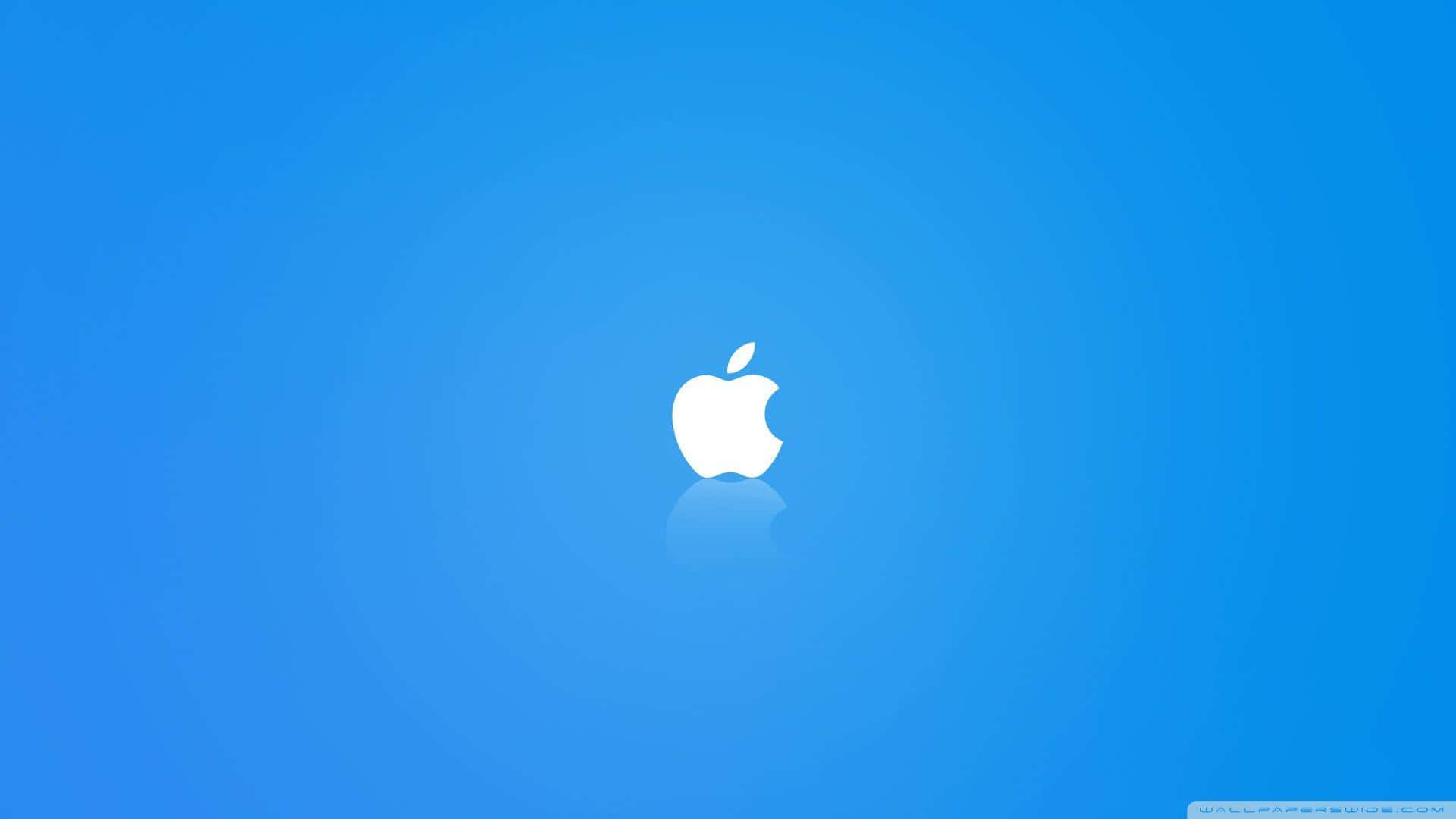 Old Mac 桌布 壁紙 — 一個極簡的白色Apple標誌，居中放置在漸變藍色背景上，帶有微妙的倒影。