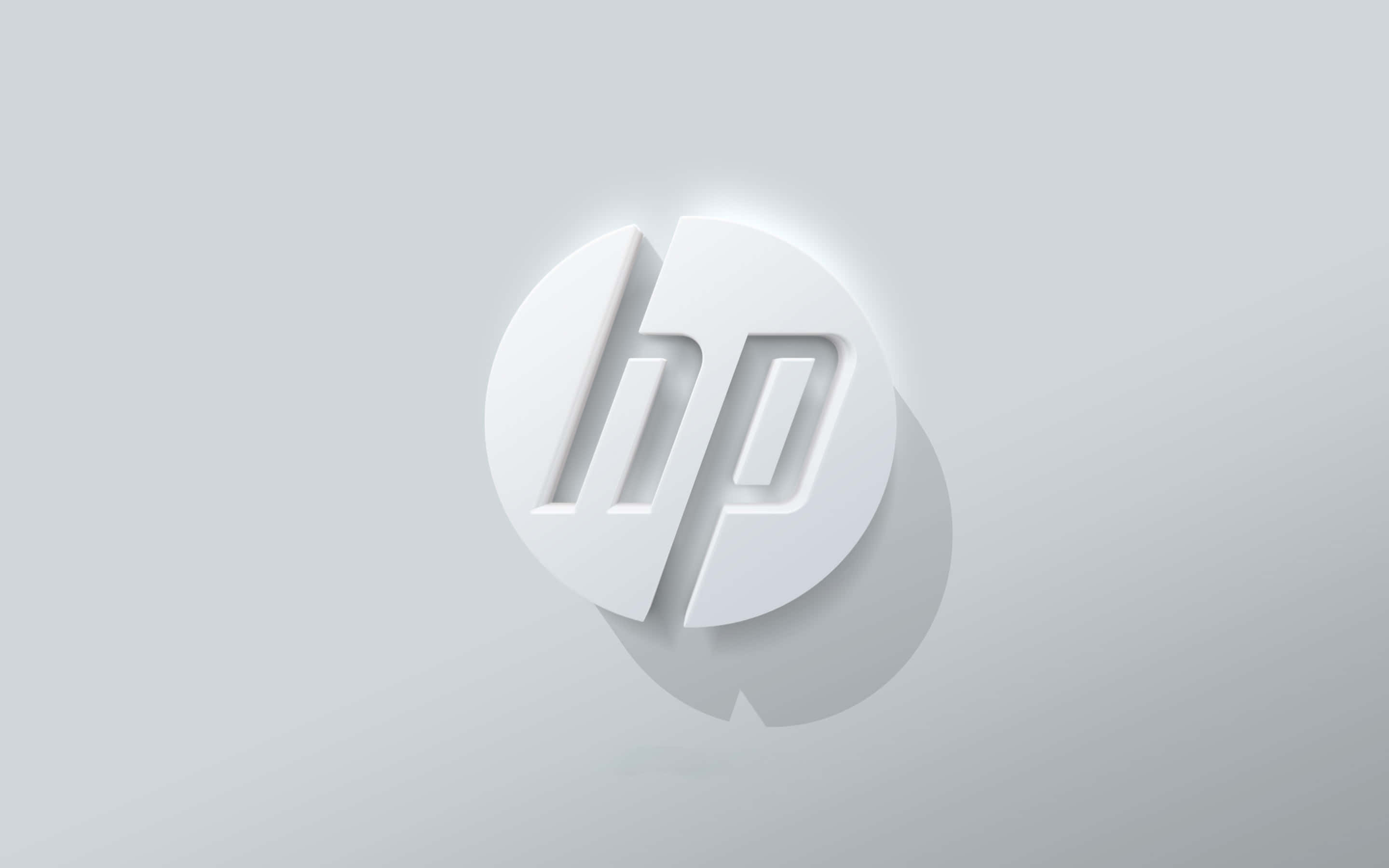 HP 桌布 壁紙 — 一個極簡的白色HP標誌，帶有柔和陰影，居中在漸變灰色背景上。