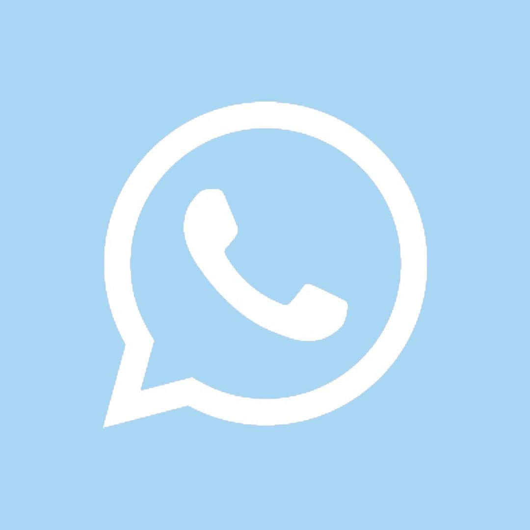 WhatsApp 桌布 壁紙 — 一個極簡的白色WhatsApp標誌，居中在純淺藍色背景上。