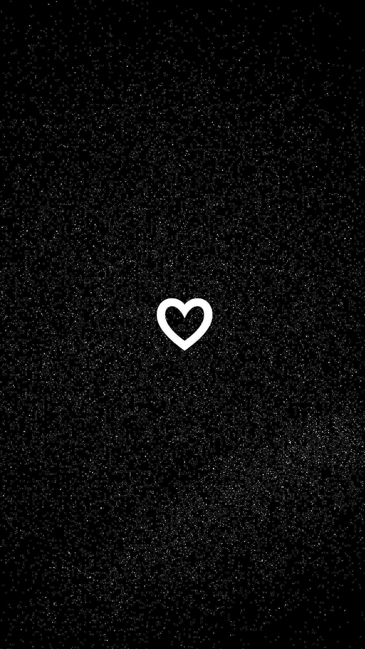 Aesthetic Black Heart 桌布 壁紙 — 一個極簡的白色心形輪廓漂浮在黑色斑點背景上，如同宇宙塵埃。