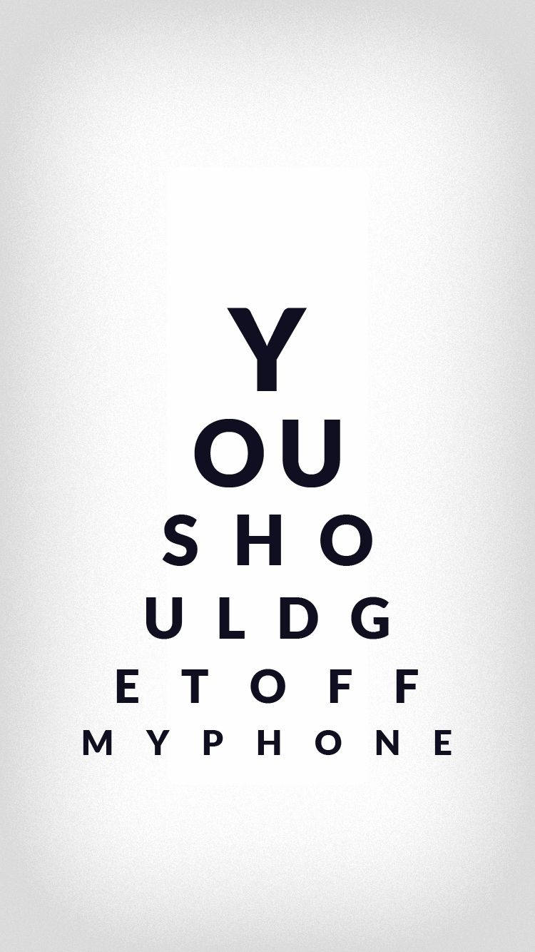 Eyes 桌布 壁紙 — 一個極簡的視力表，在紋理白色背景上用粗體黑色字母拼出「你應該離開我的手機」。